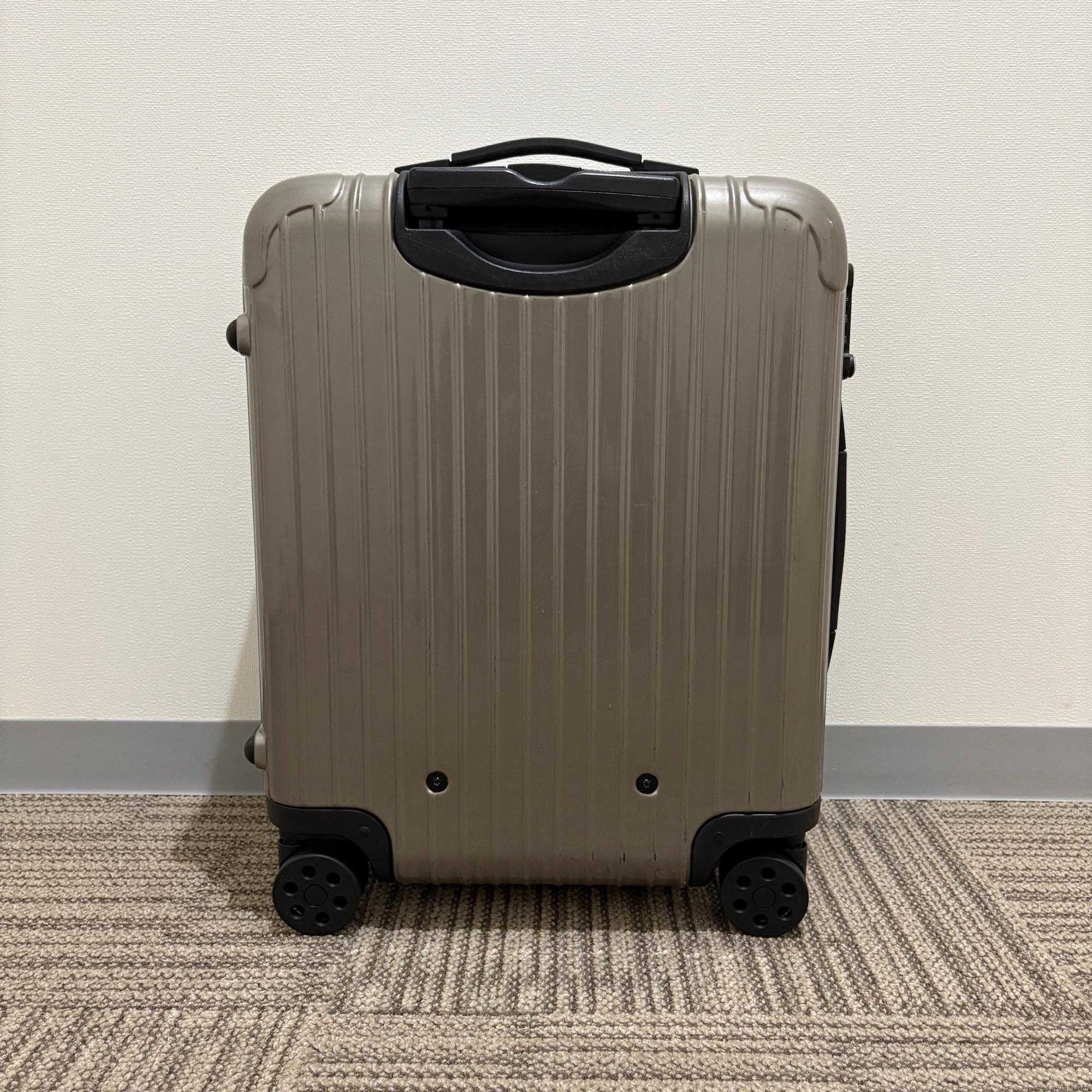 リモワ サルサ 中古美品 869.56 45リットル 4輪