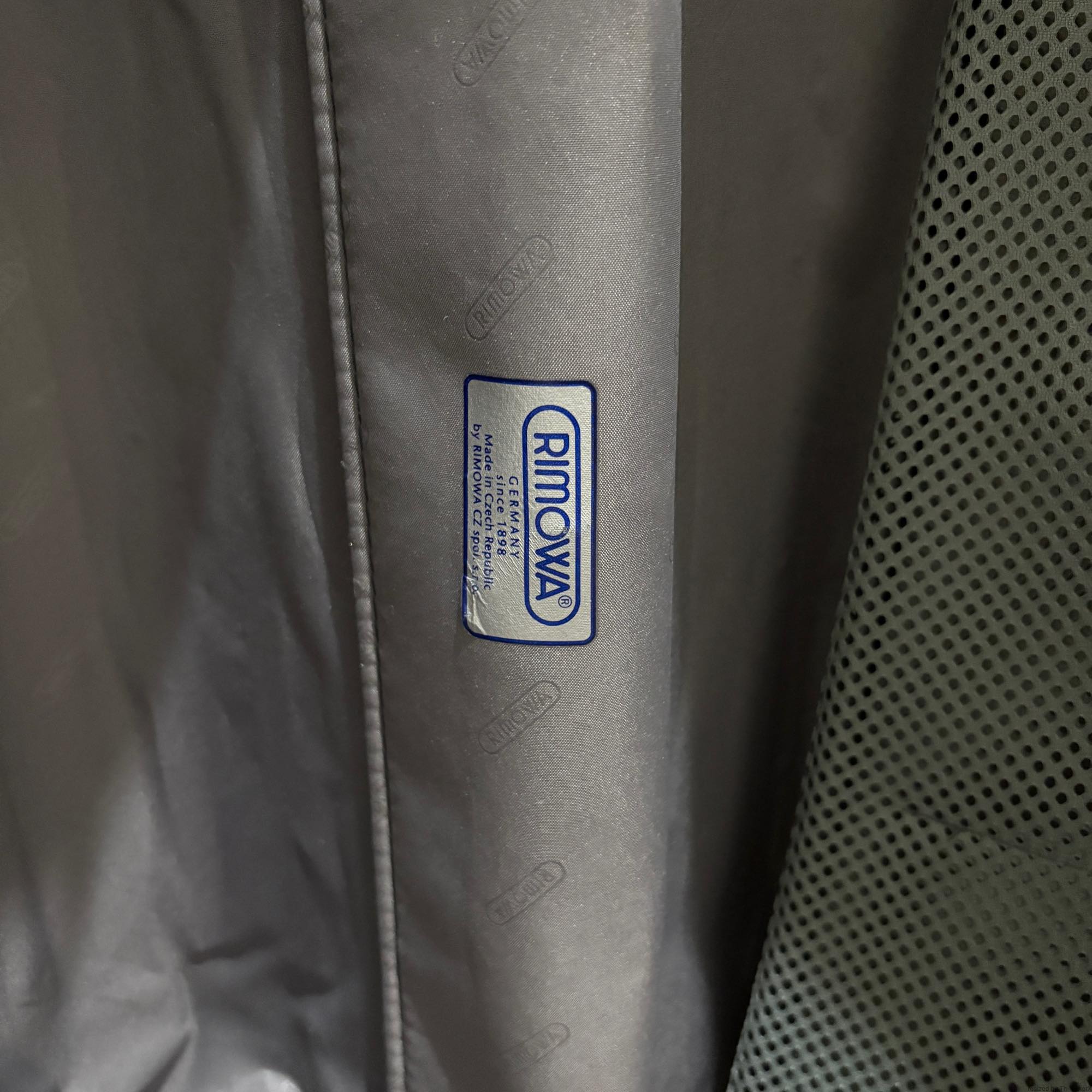 リモワ サルサ 中古美品 869.56 45リットル 4輪