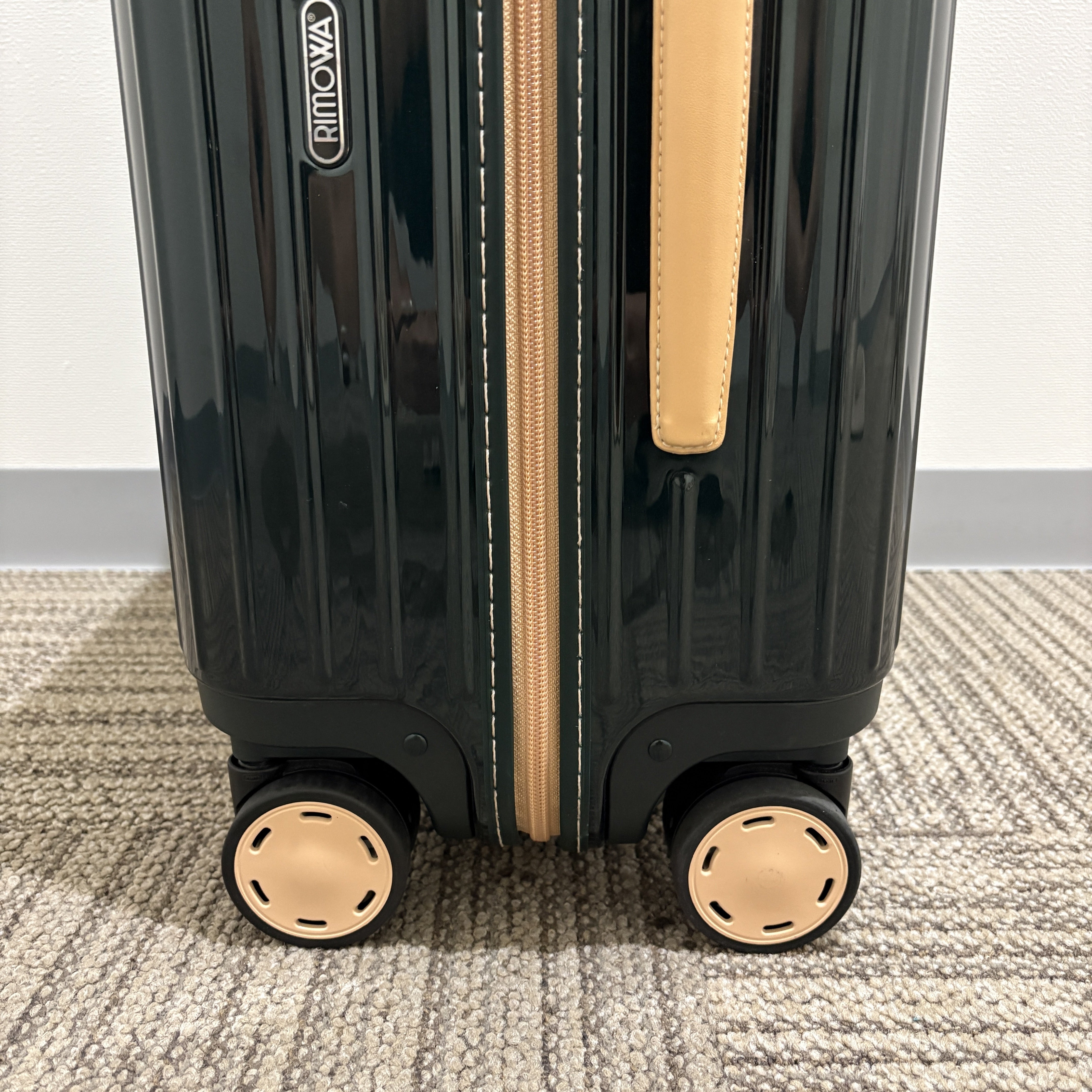 リモワ ボサノバ 870.56.41.4 42リットル 中古美品 4輪
