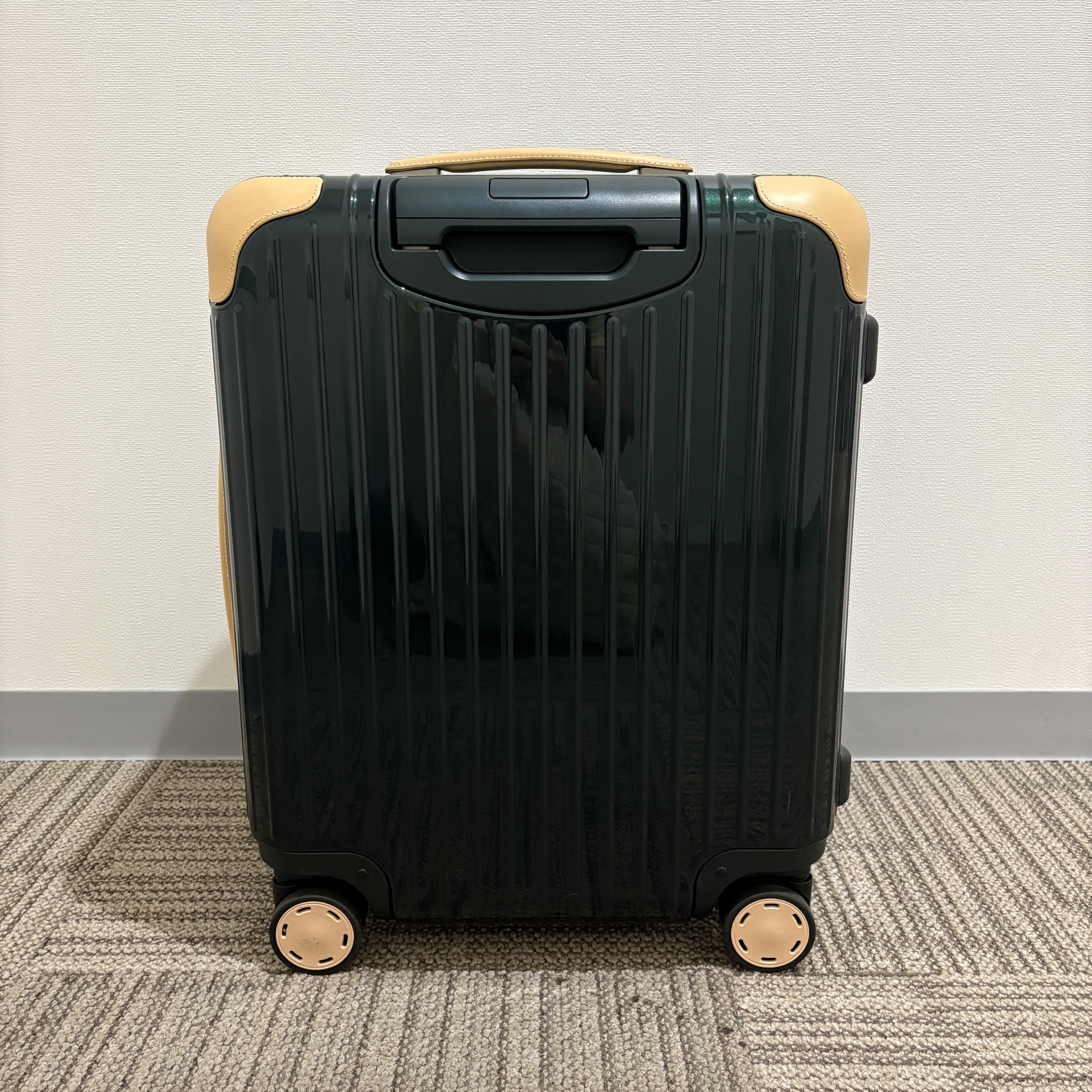 リモワ ボサノバ 870.56.41.4 42リットル 中古美品 4輪