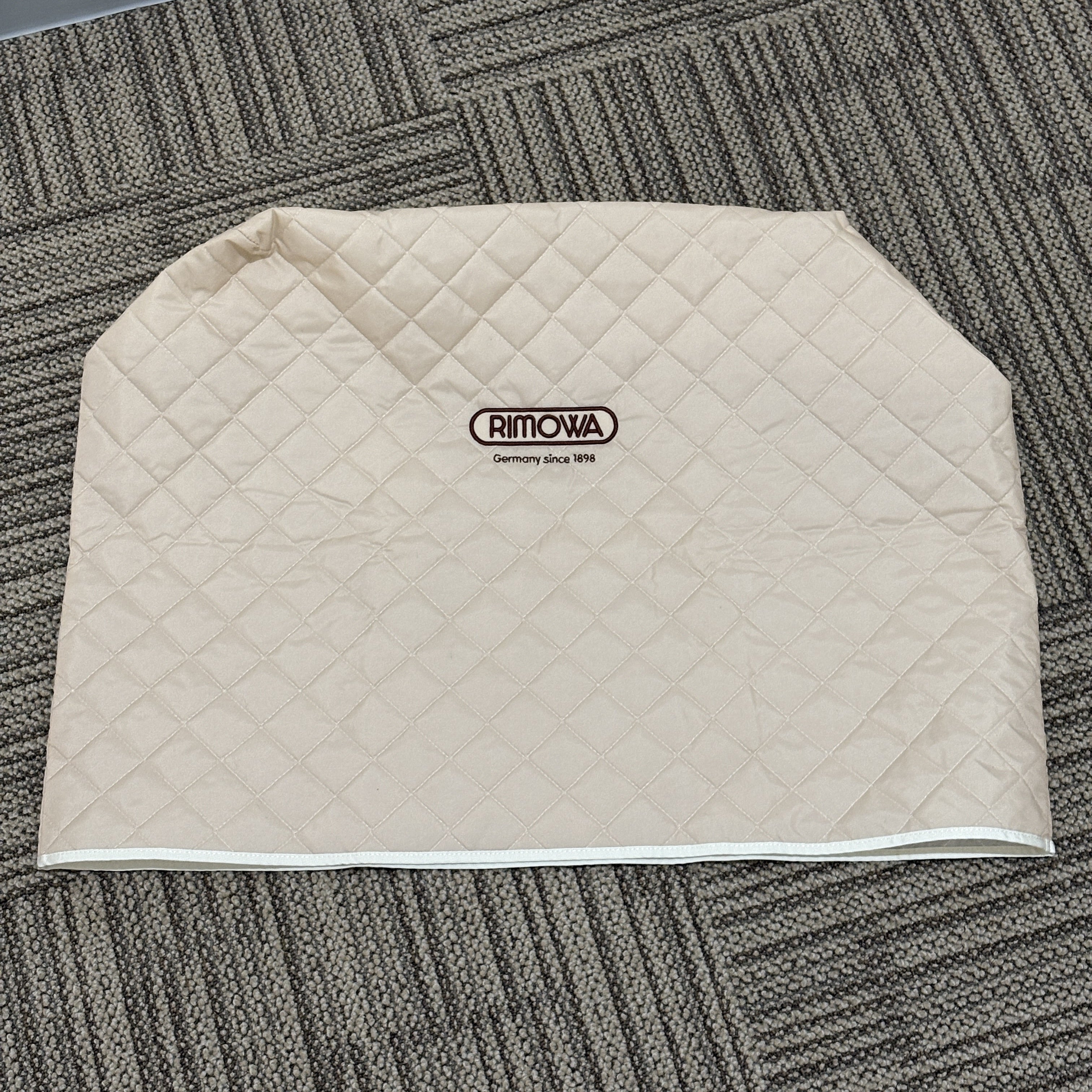 リモワ ボサノバ 870.56.41.4 42リットル 中古美品 4輪