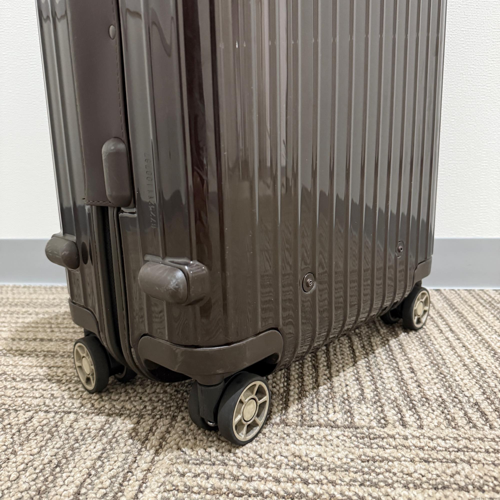 リモワ サルサデラックス 872.52 33リットル 中古商品 4輪