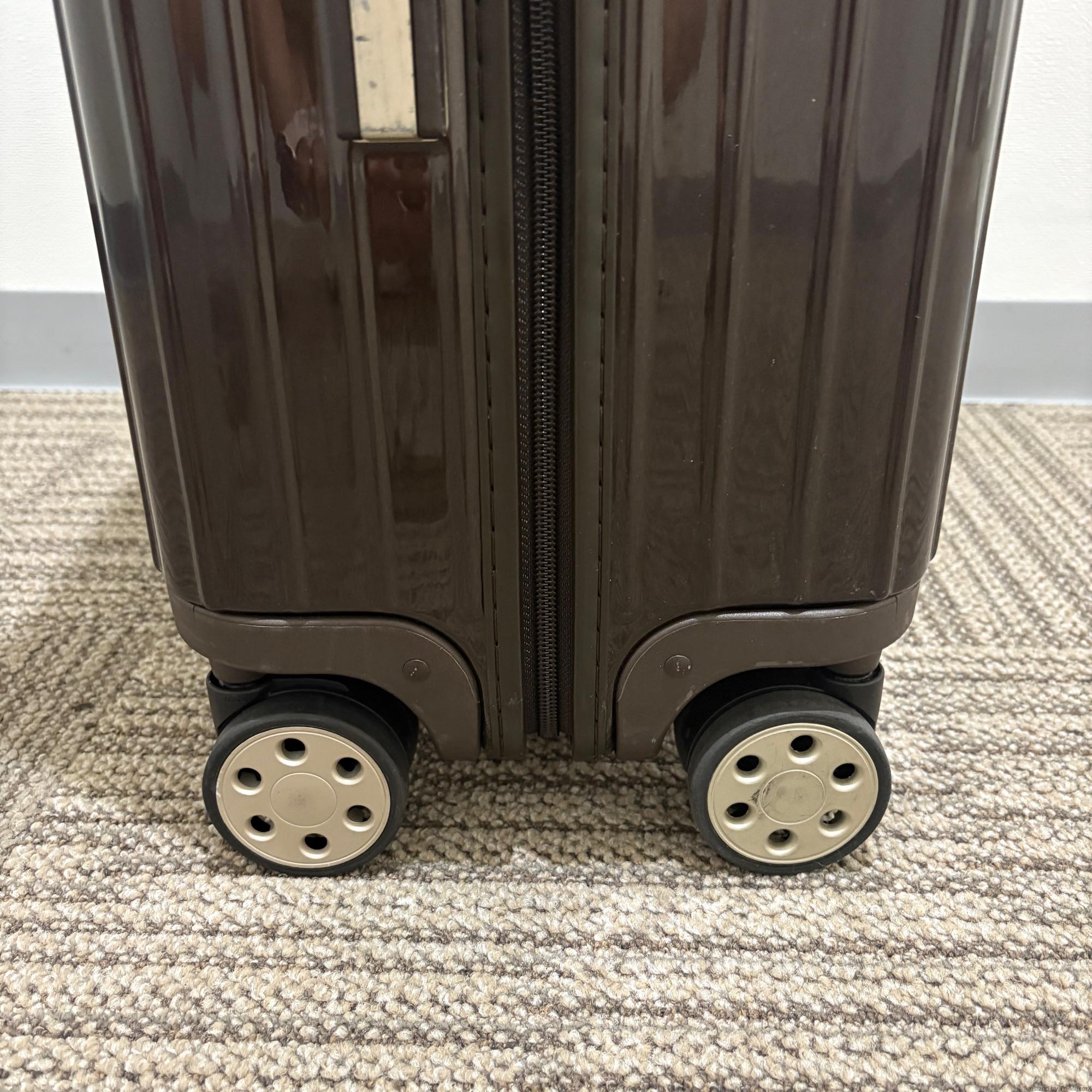 リモワ サルサデラックス(エッセンシャル) 872.63 中古美品 61リットル 4輪