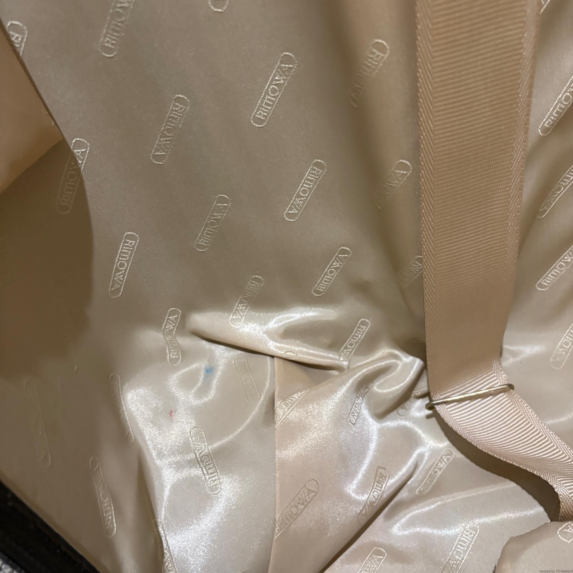 リモワ サルサデラックス(エッセンシャル) 872.63 中古美品 61リットル 4輪
