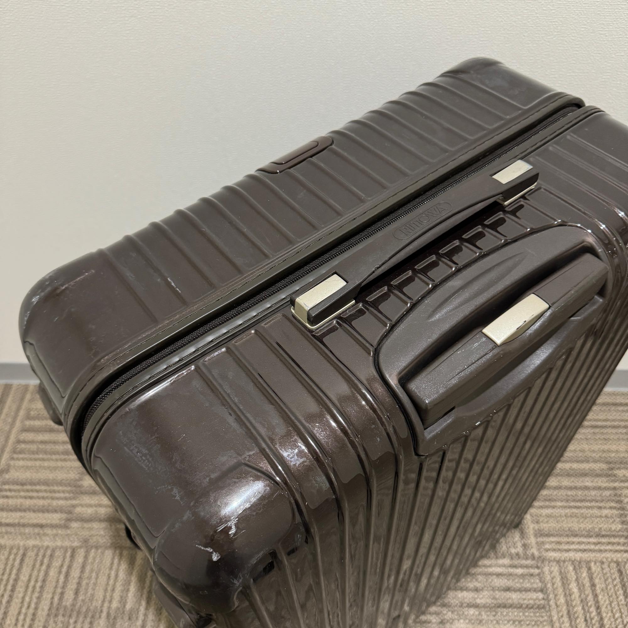 リモワ サルサデラックス 870.77 中古商品 104リットル 4輪