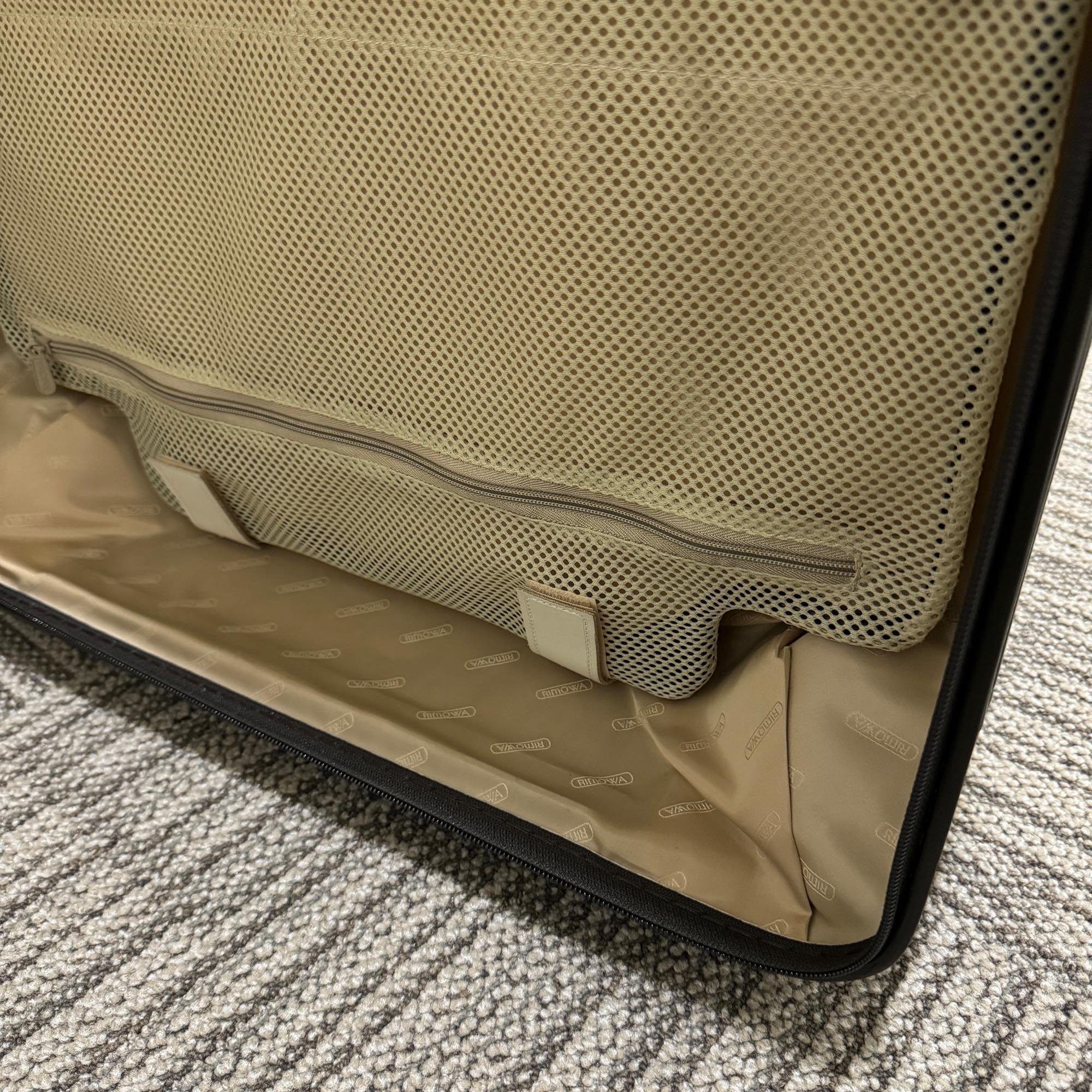リモワ サルサデラックス 870.77 中古商品 104リットル 4輪