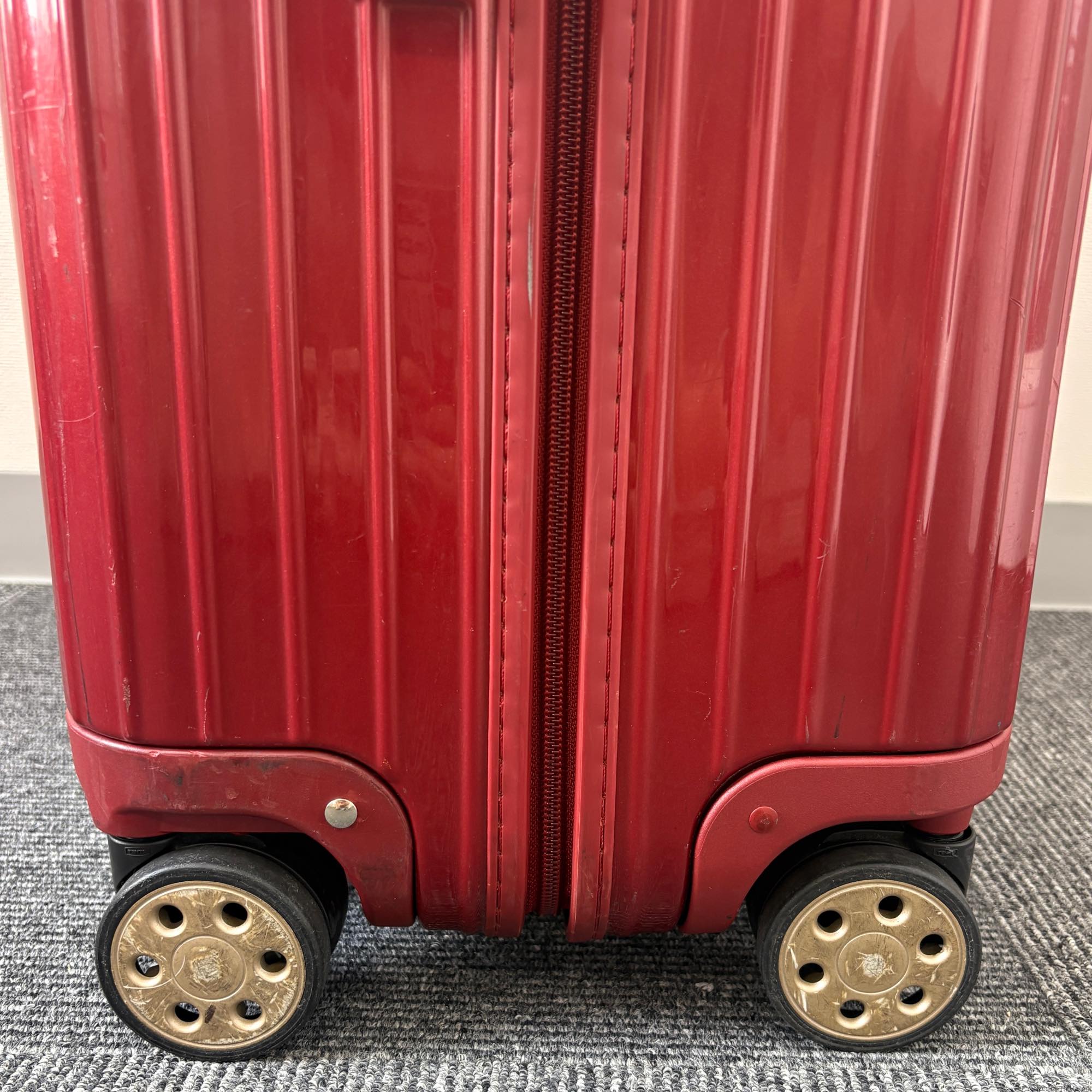 リモワ サルサデラックス(エッセンシャル) 873.70 中古商品 86リットル 4輪