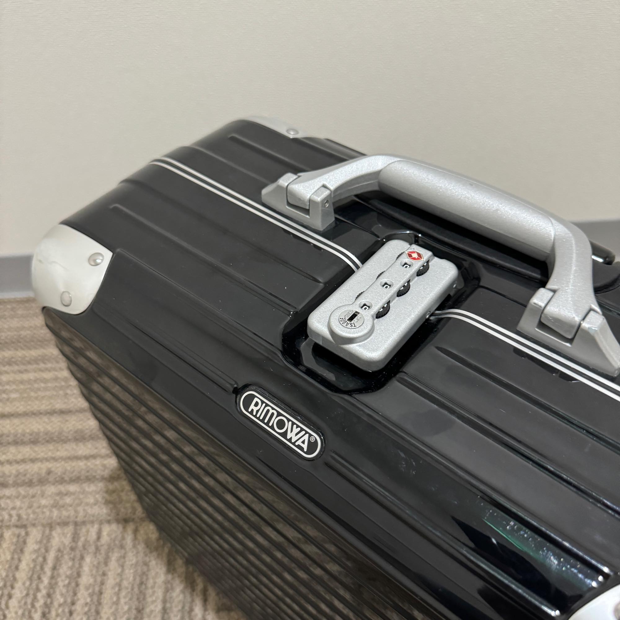 リモワ リンボ 880.40.50.2 中古美品 24リットル 4輪