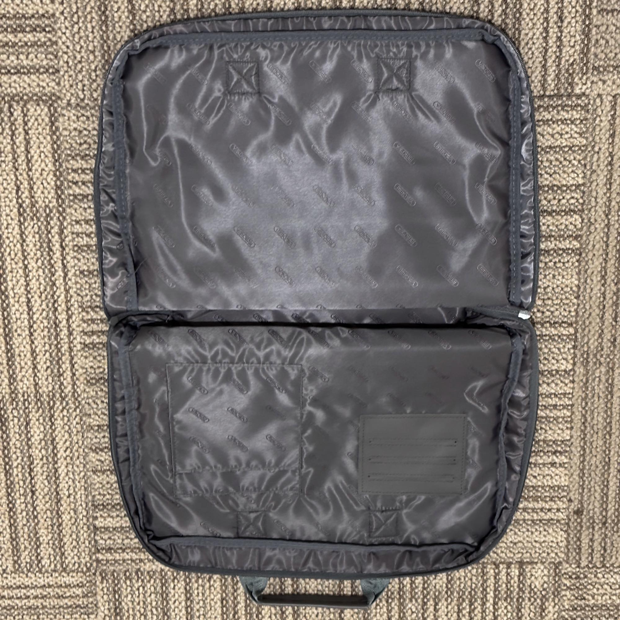 リモワ ハイブリッド(リンボ) 880.40.54.4 中古美品 24リットル 4輪