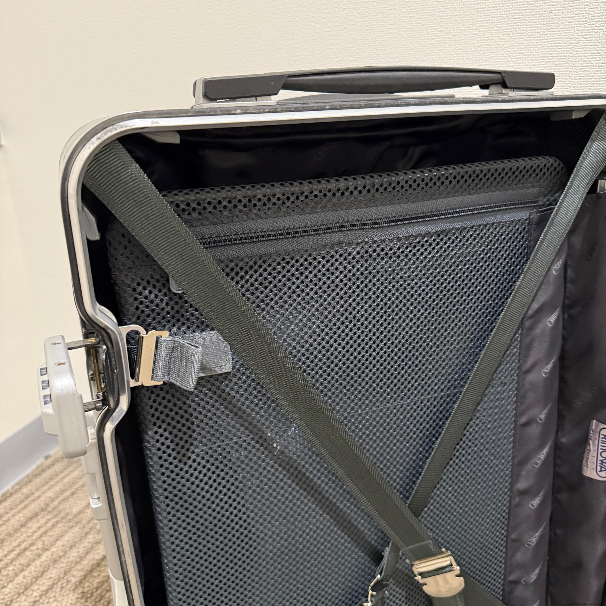 リモワ リンボ 880.52.50.2 中古美品 32リットル 2輪