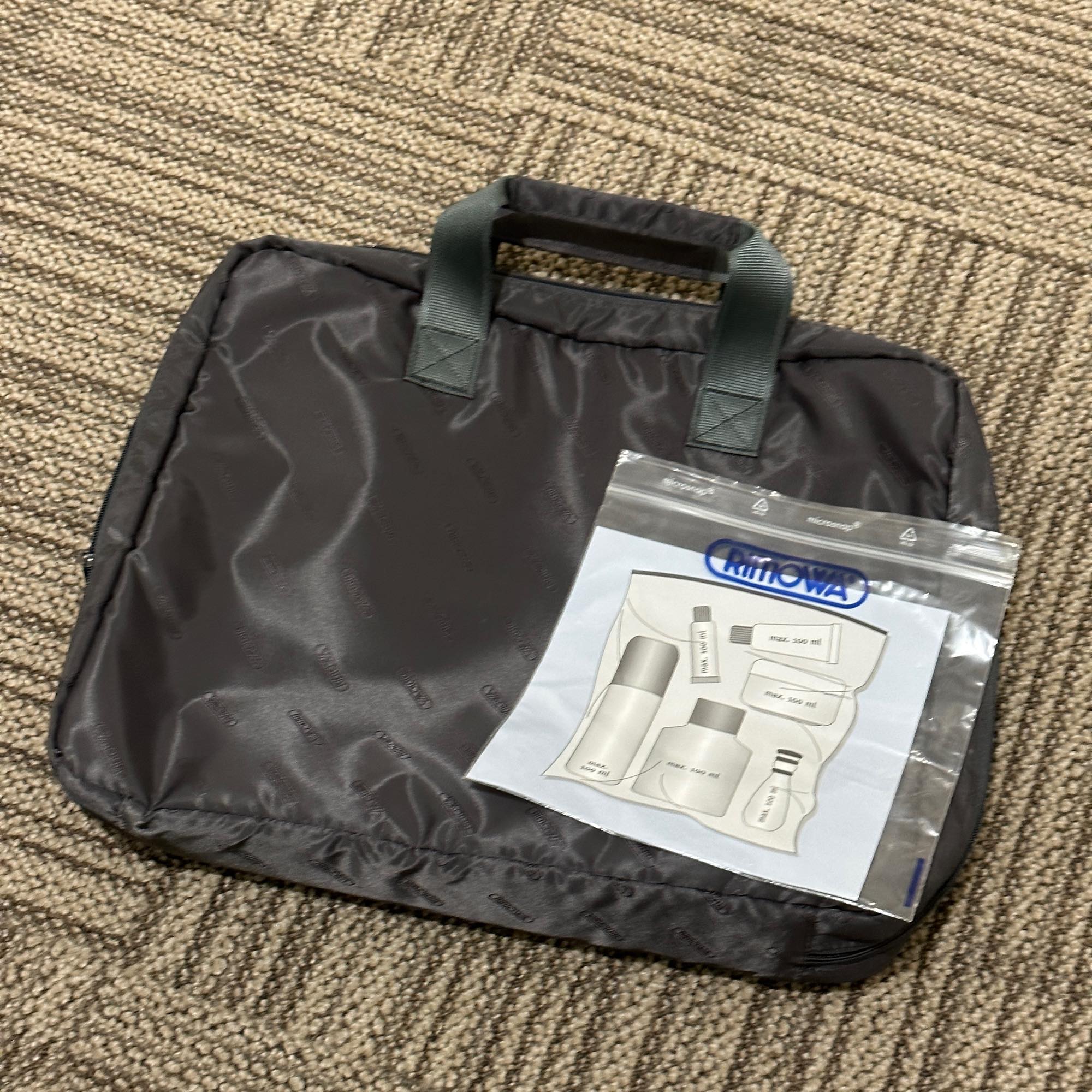 リモワ リンボ 881.40.21.2 24リットル 中古美品 2輪