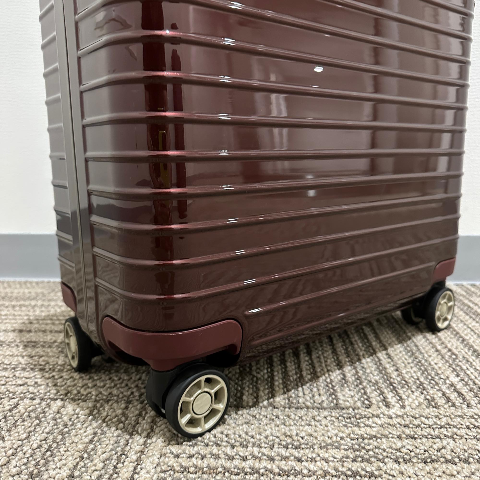 リモワ リンボ 881.40.21.2 24リットル 中古美品 2輪