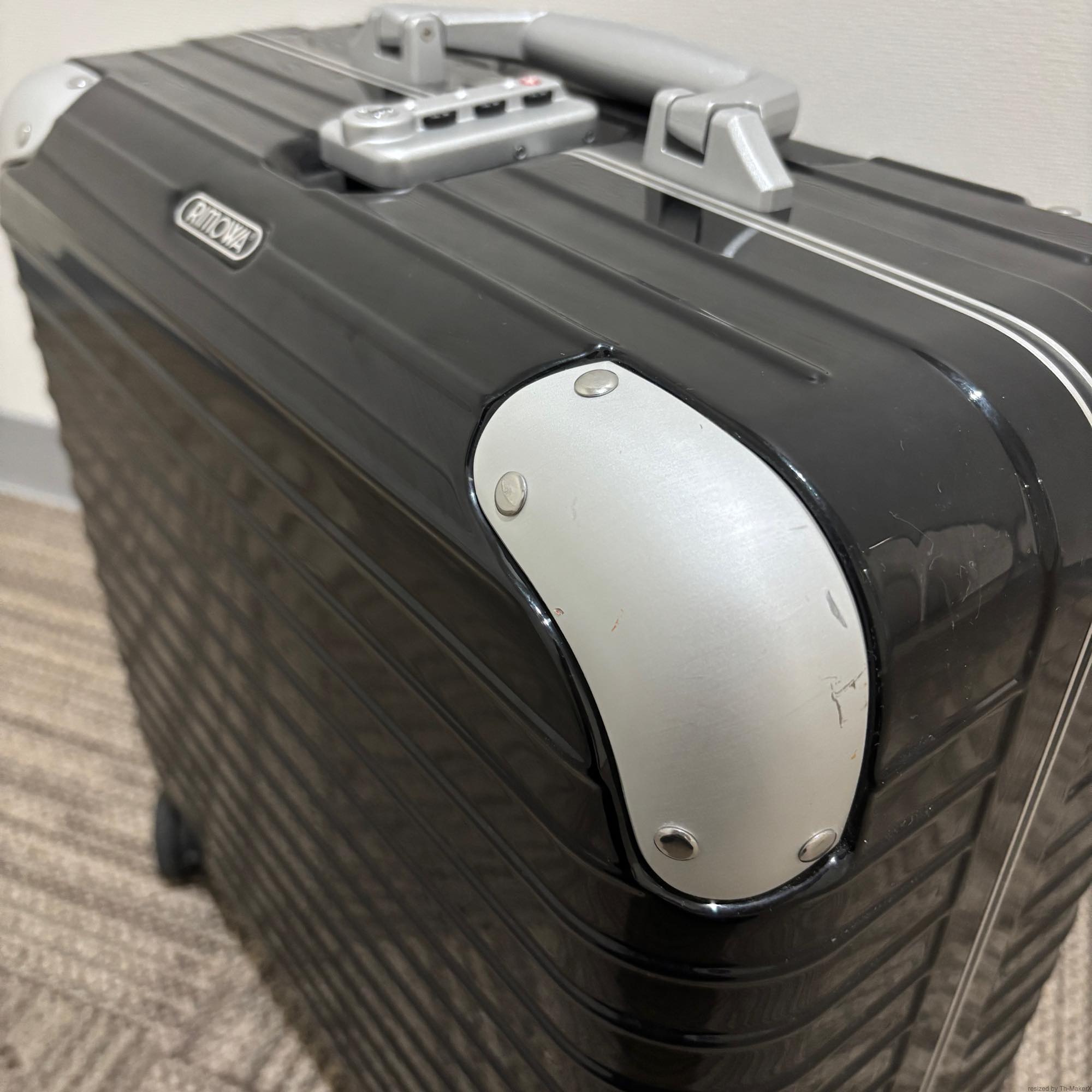 リモワ リンボ 881.40.21.2 24リットル 中古美品 2輪
