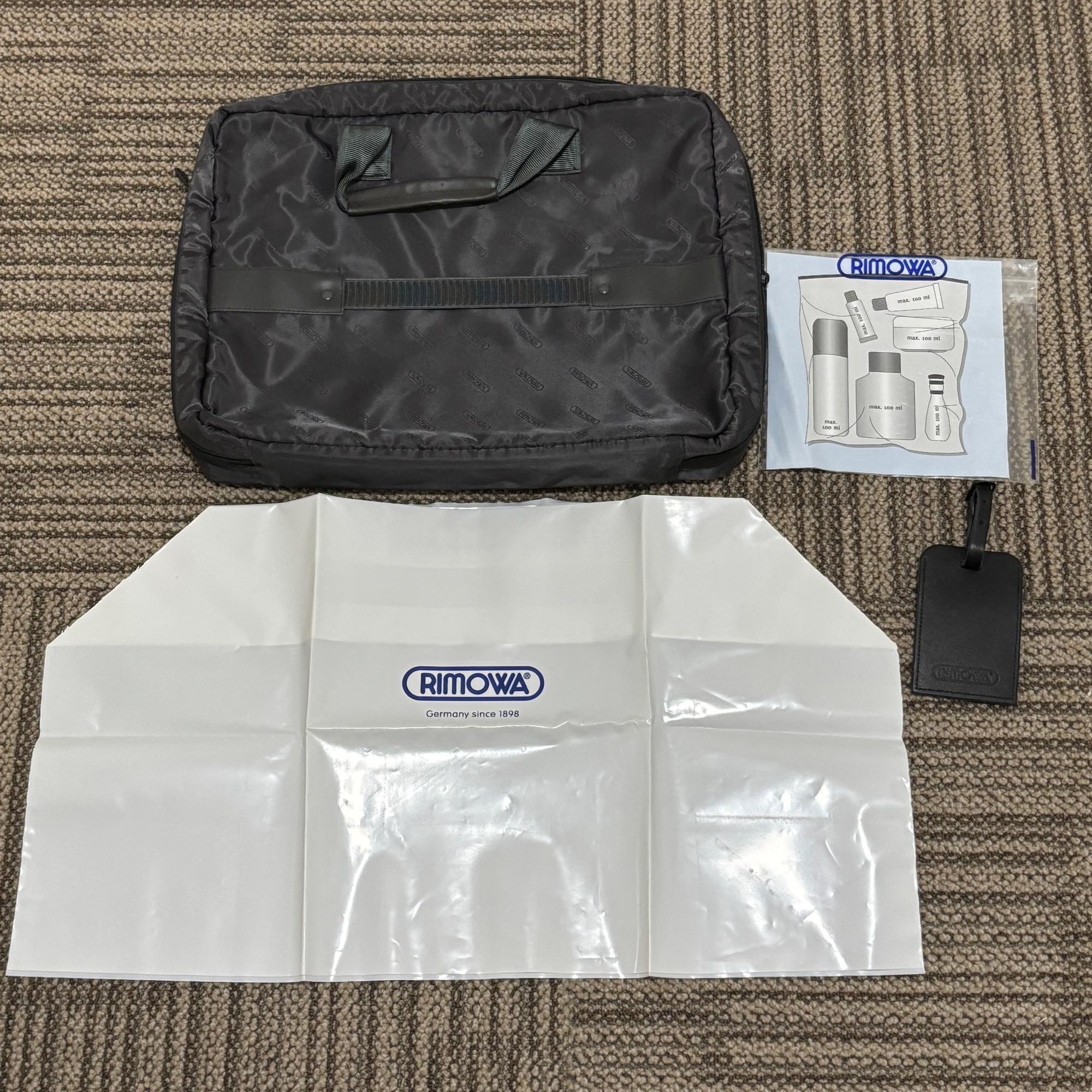 リモワ リンボ (ハイブリッド) 881.40.50.4 27リットル 中古美品 4輪