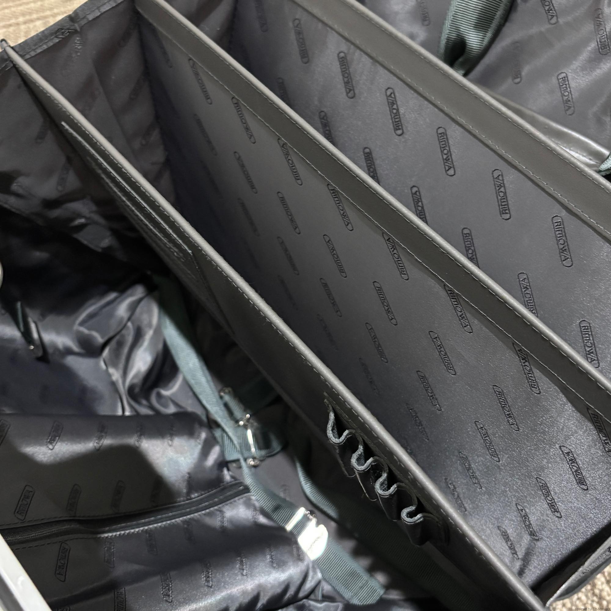 リモワ リンボ (ハイブリッド) 881.40.50.4 27リットル 中古美品 4輪