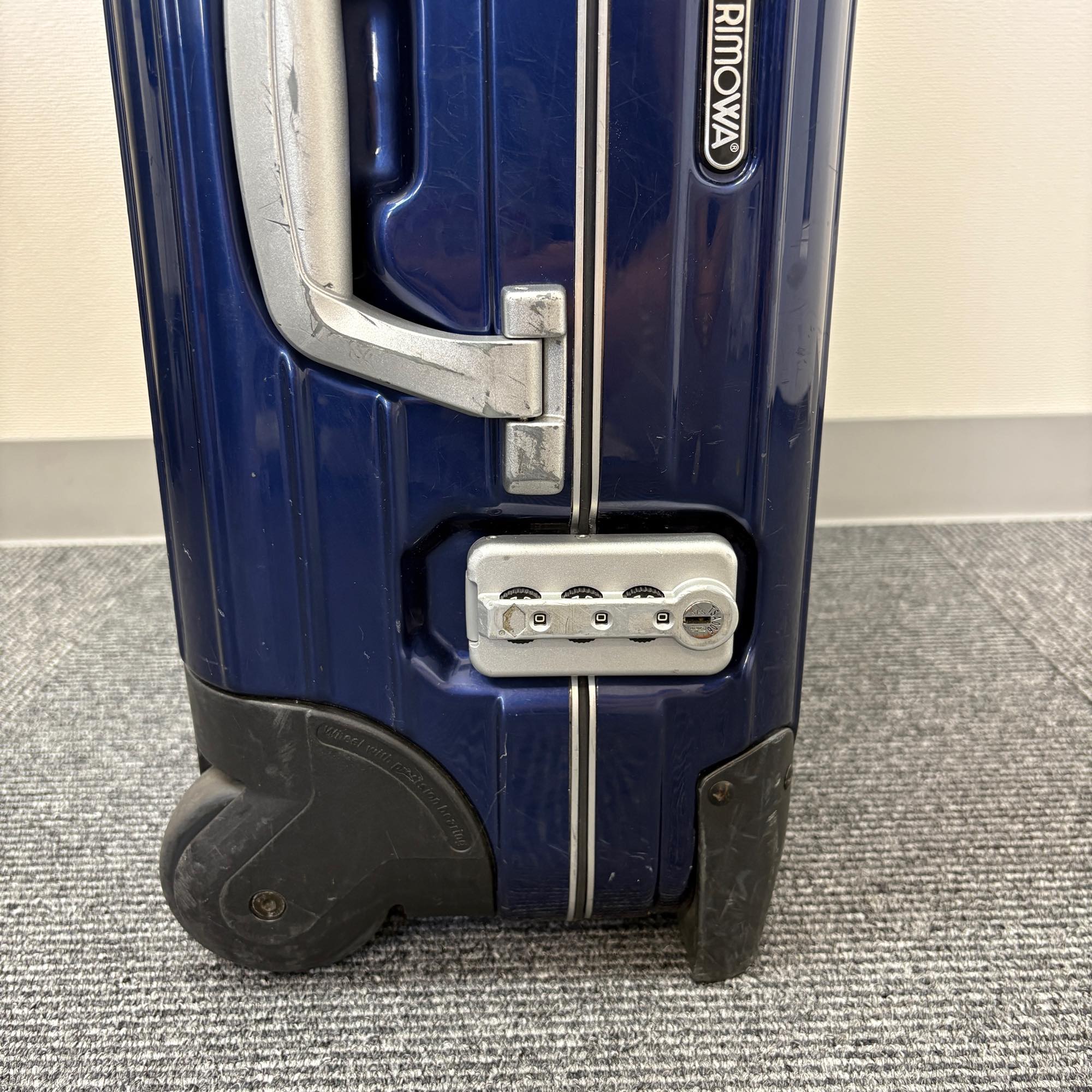 リモワ リンボ(ハイブリッド) 881.52 32リットル 中古商品 2輪