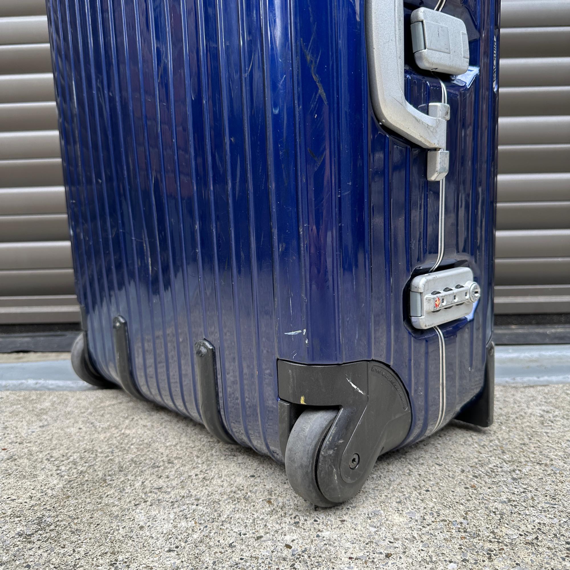 リモワ リンボ U881.63 60リットル 中古商品 2輪