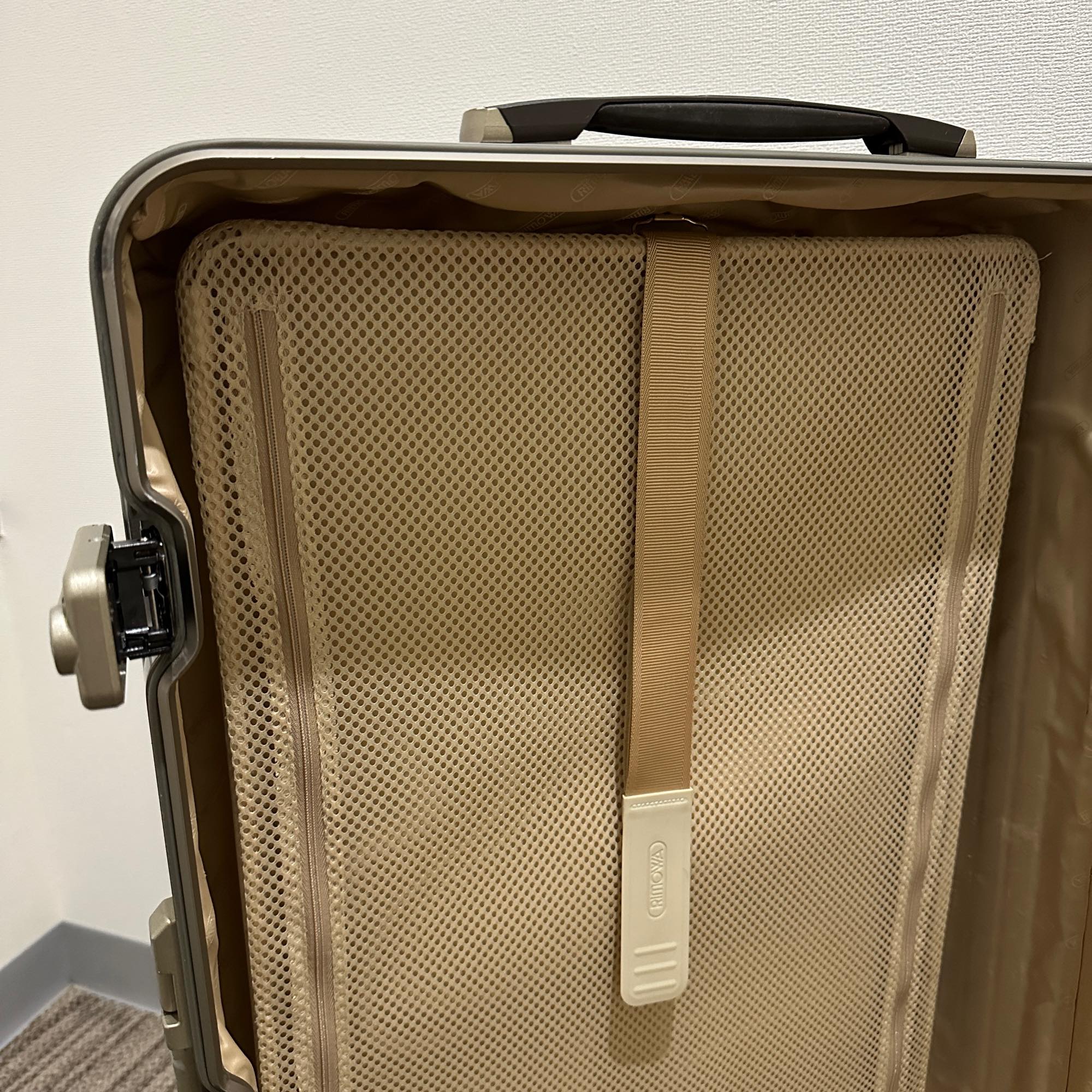 リモワ リンボ 881.70.33.4 73リットル 中古商品 4輪