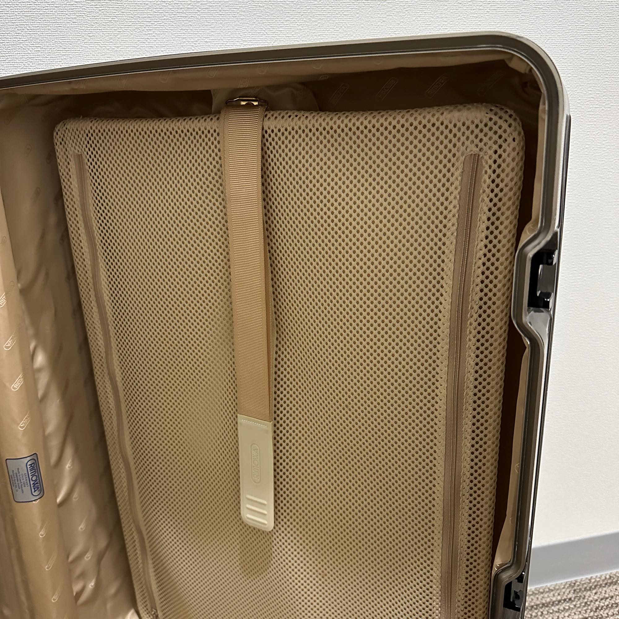 リモワ リンボ 881.70.33.4 73リットル 中古商品 4輪