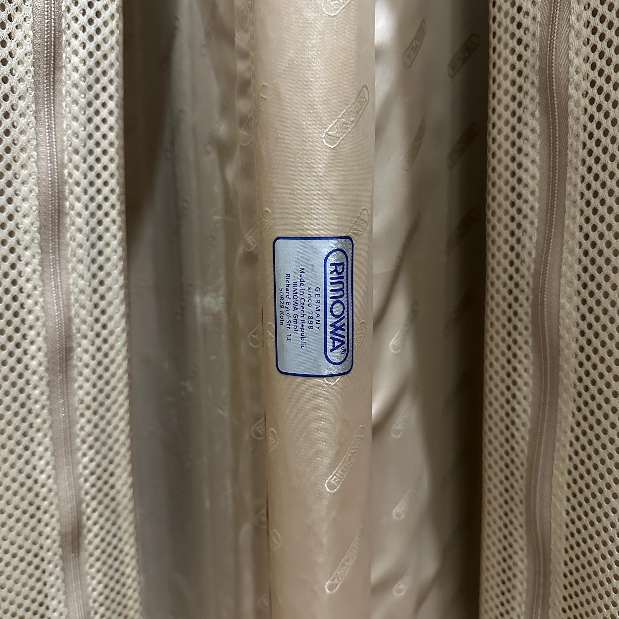 リモワ リンボ 881.70.33.4 73リットル 中古商品 4輪
