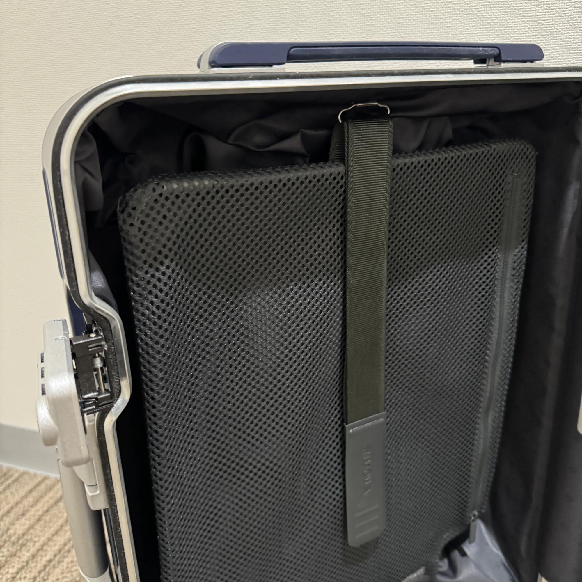 リモワ ハイブリッド 883.52 キャビンS グロスブルー 中古美品 32L