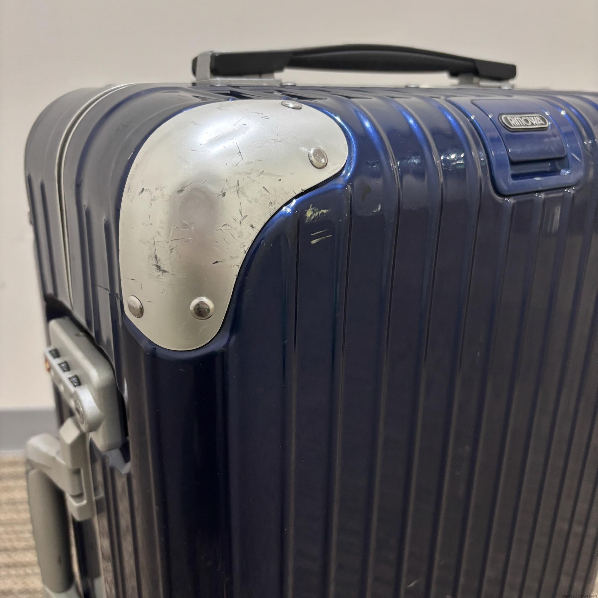 リモワ ハイブリッド(リンボ) 891.52 中古商品 35リットル 4輪