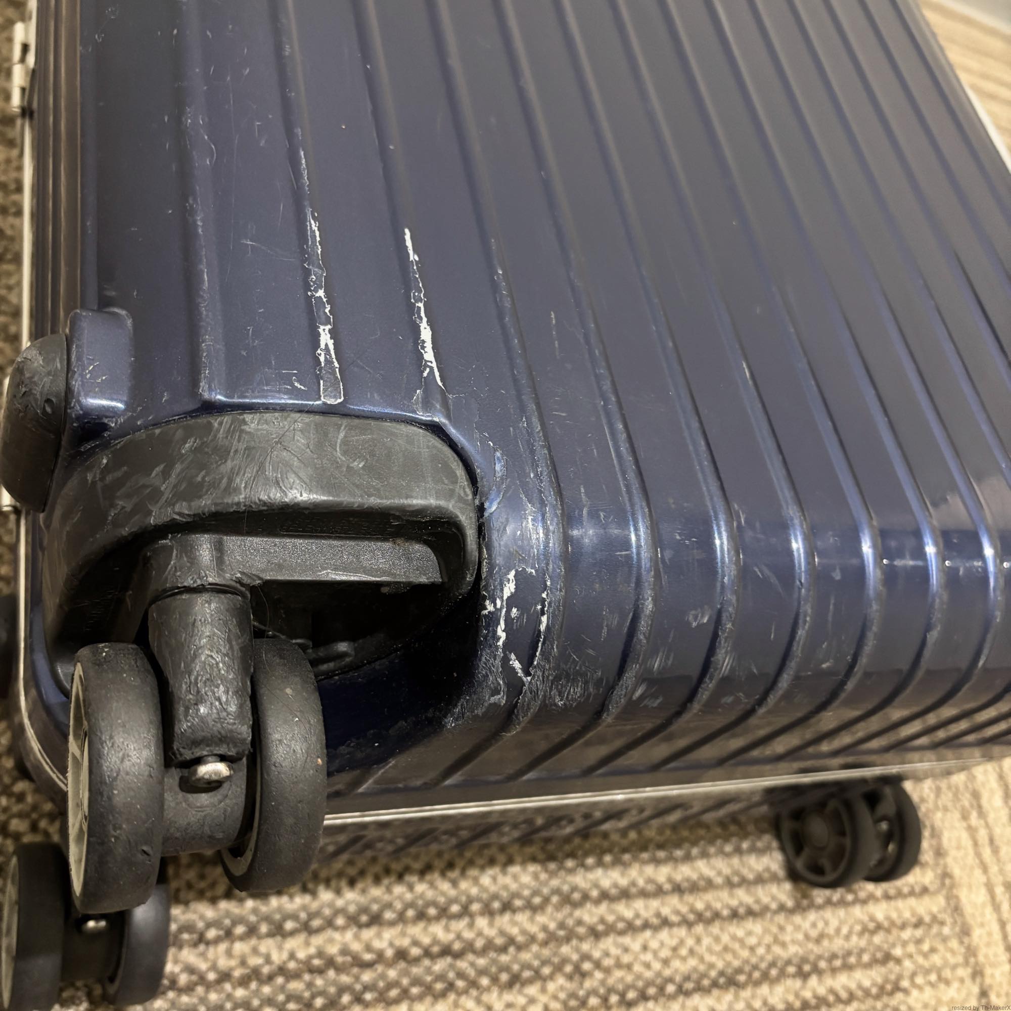 リモワ ハイブリッド(リンボ) 891.52 中古商品 35リットル 4輪