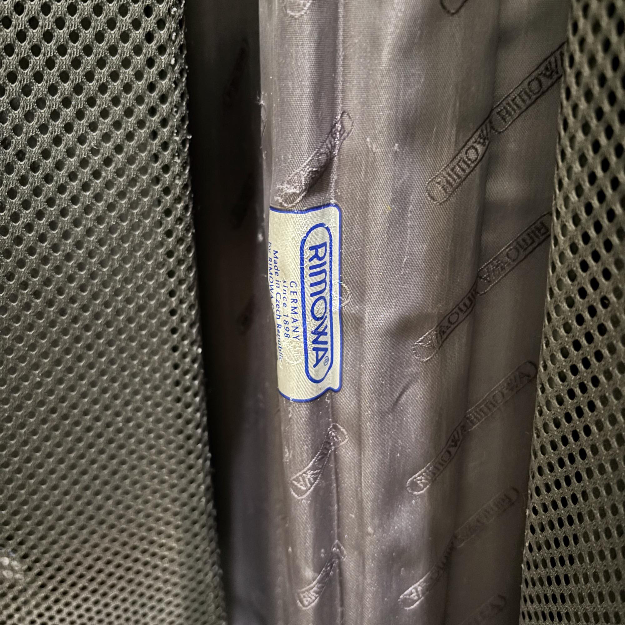 リモワ ハイブリッド(リンボ) 891.52 中古商品 35リットル 4輪