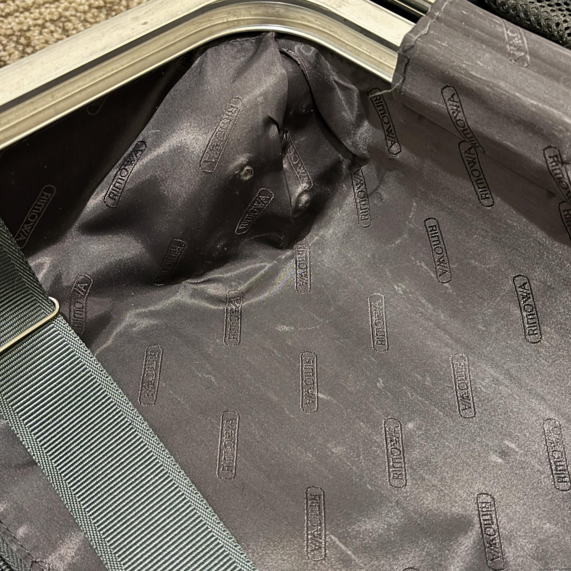 リモワ ハイブリッド(リンボ) 891.52 中古商品 35リットル 4輪