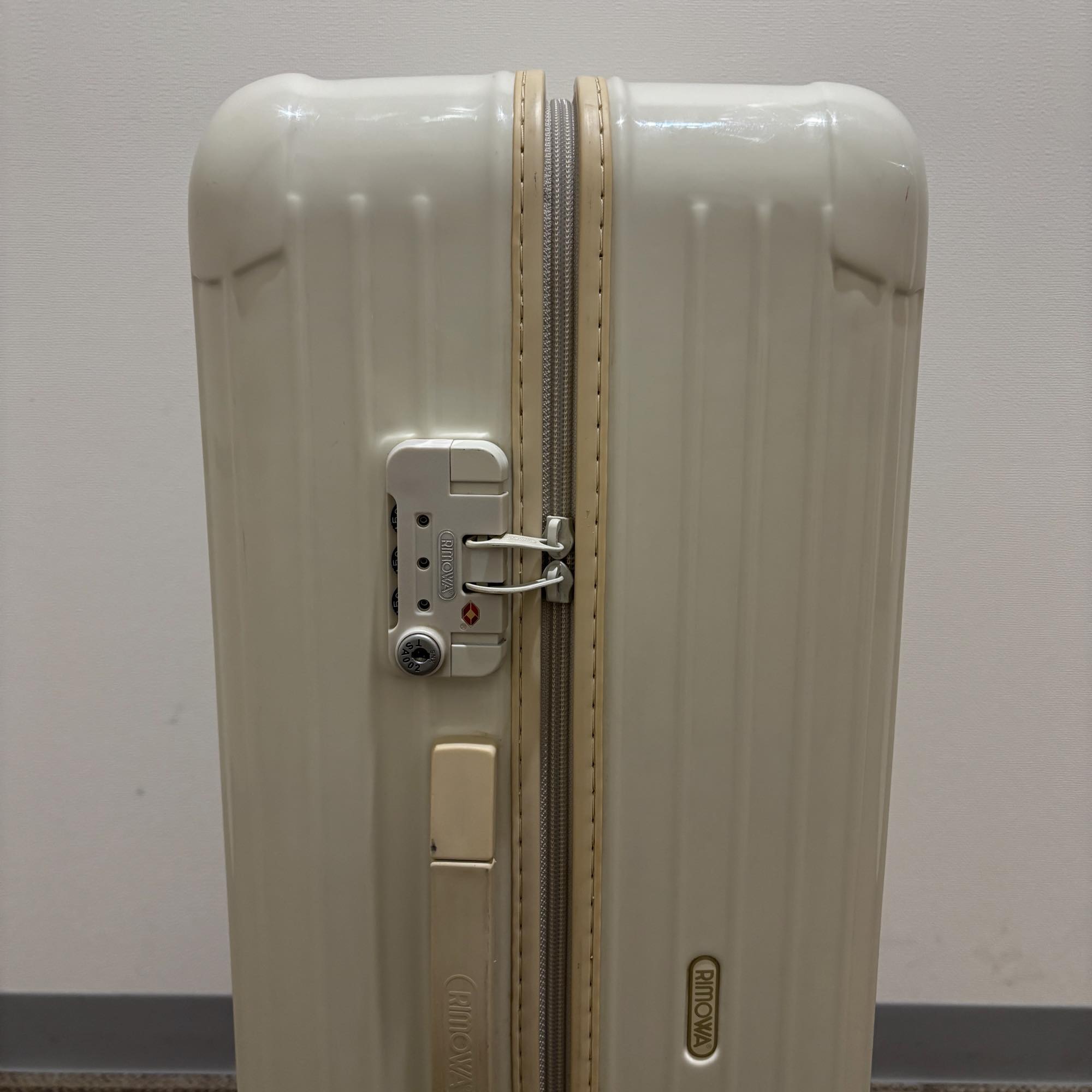 リモワ ユナイテッドアローズ限定 エッセンシャル(サルサ) 895.44.01.0 中古美品 78リットル 4輪