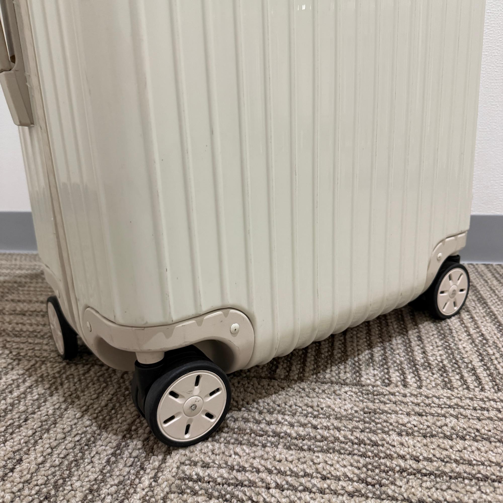 リモワ ユナイテッドアローズ限定 サルサ 895.45 中古美品 64リットル 4輪