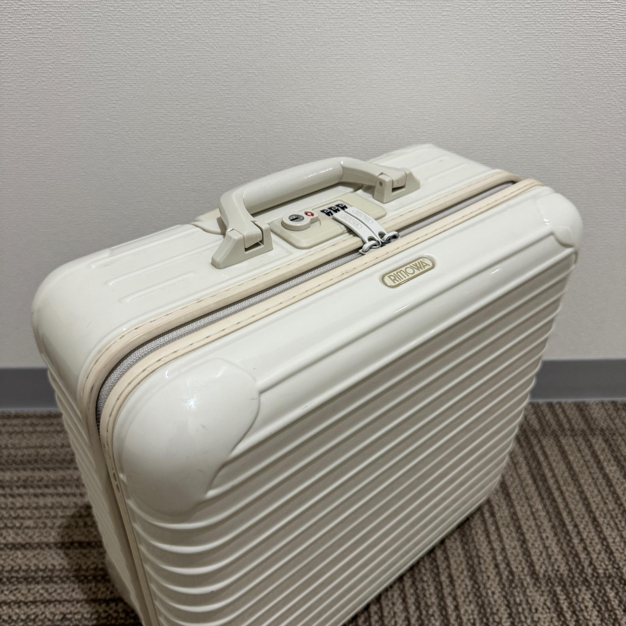 リモワ ユナイテッドアローズ限定サルサ 895.47 中古商品 20リットル 2輪