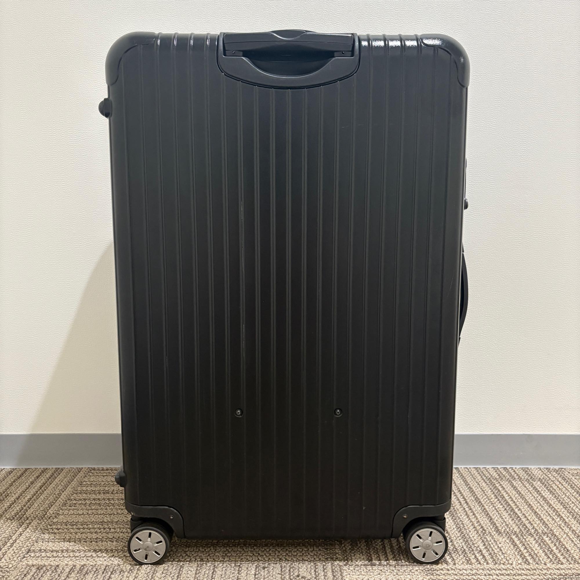 リモワ サルサ(エッセンシャル) 871.77-9 107リットル 中古美品 4輪