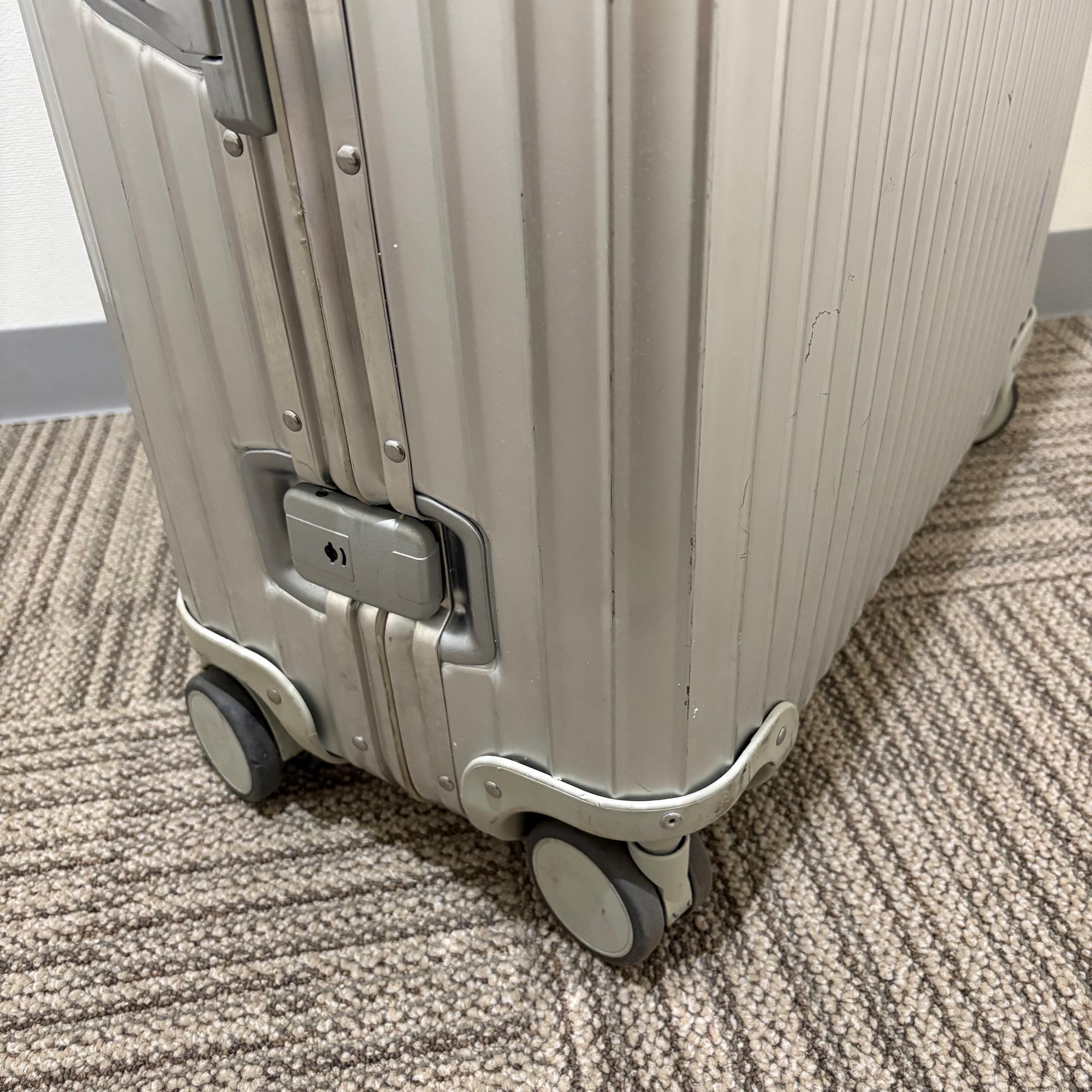 リモワ トパーズ 中古商品 932.77-9 104リットル 4輪