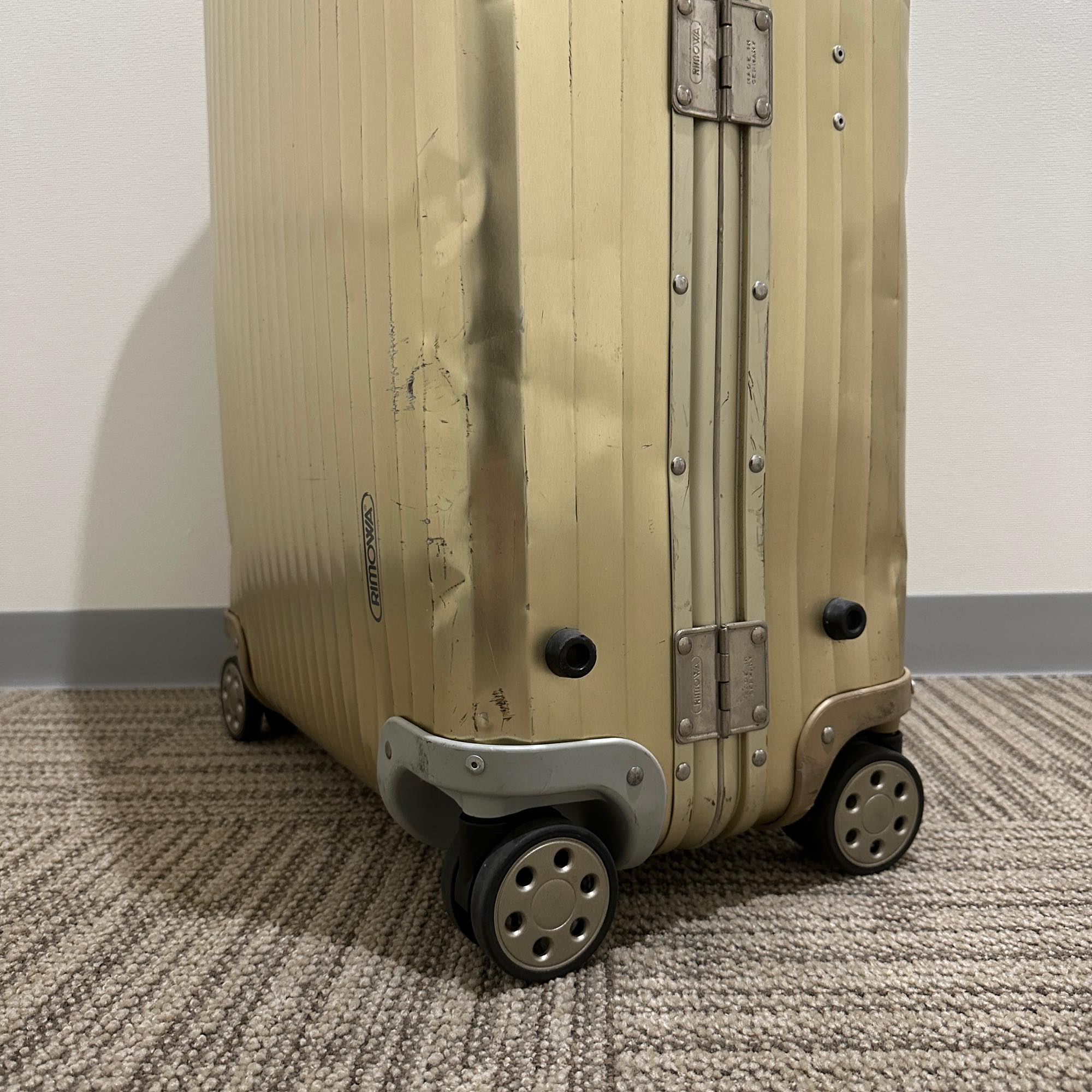リモワ トパーズゴールド 917.70 82リットル 中古商品 4輪