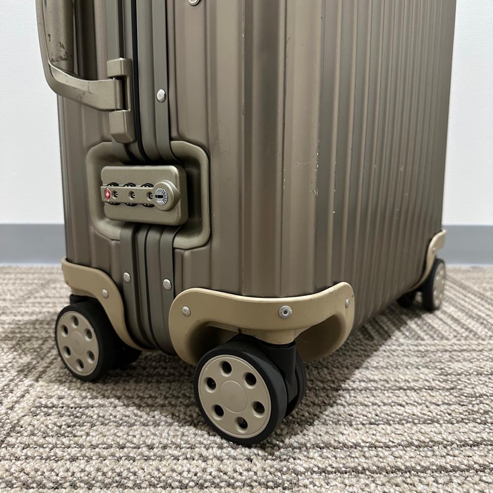 リモワ トパーズ チタニウム 920.56 中古商品 45リットル 4輪