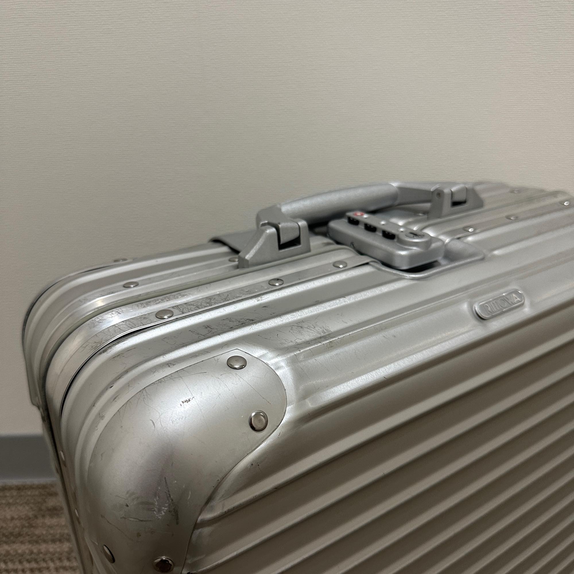 リモワ トパーズ 923.40-1 中古商品 26リットル 4輪