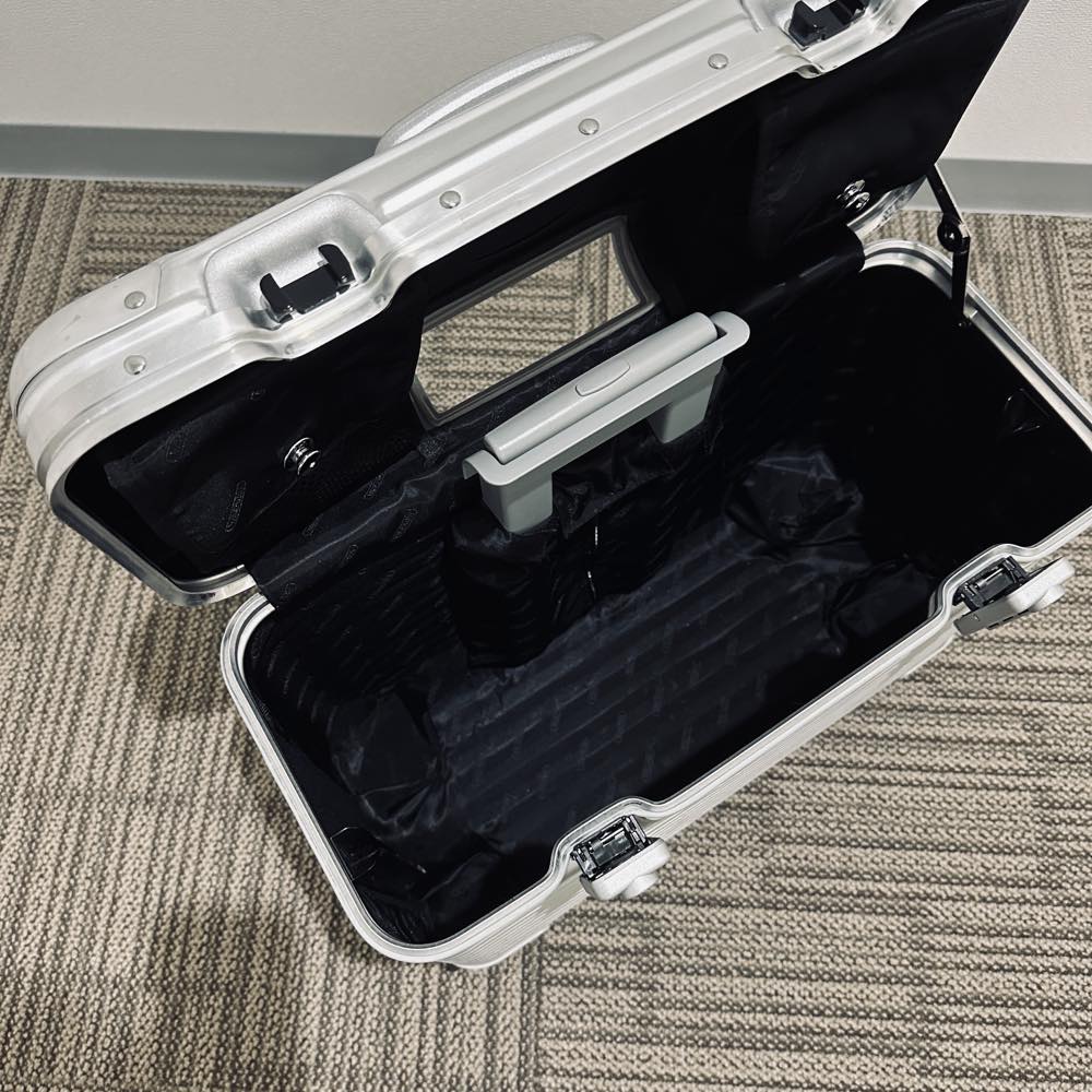 リモワ パイロット 923.50.00.4 中古商品 34リットル 4輪