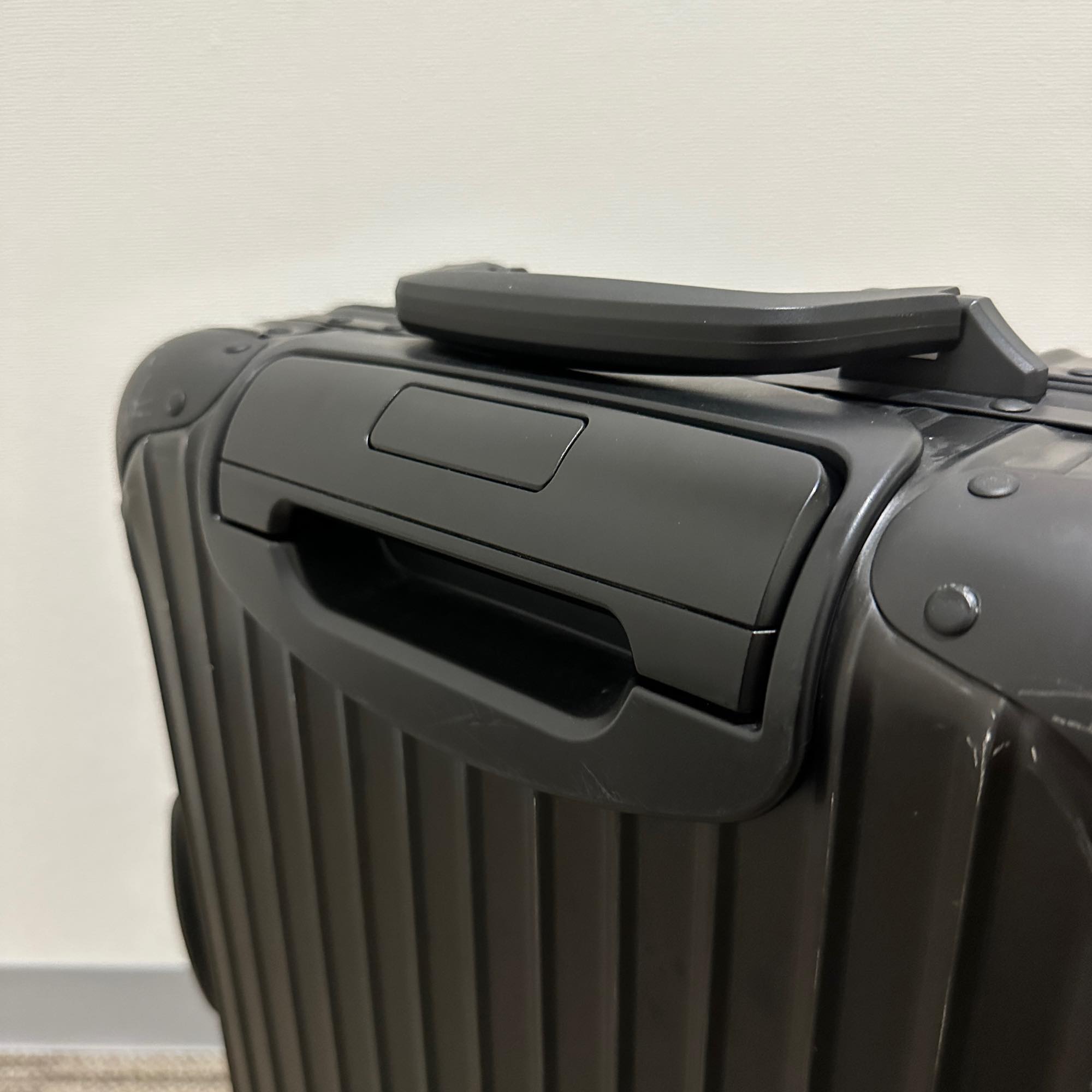 リモワ トパーズ ステルス 923.52.01.4 32リットル 中古商品 4輪