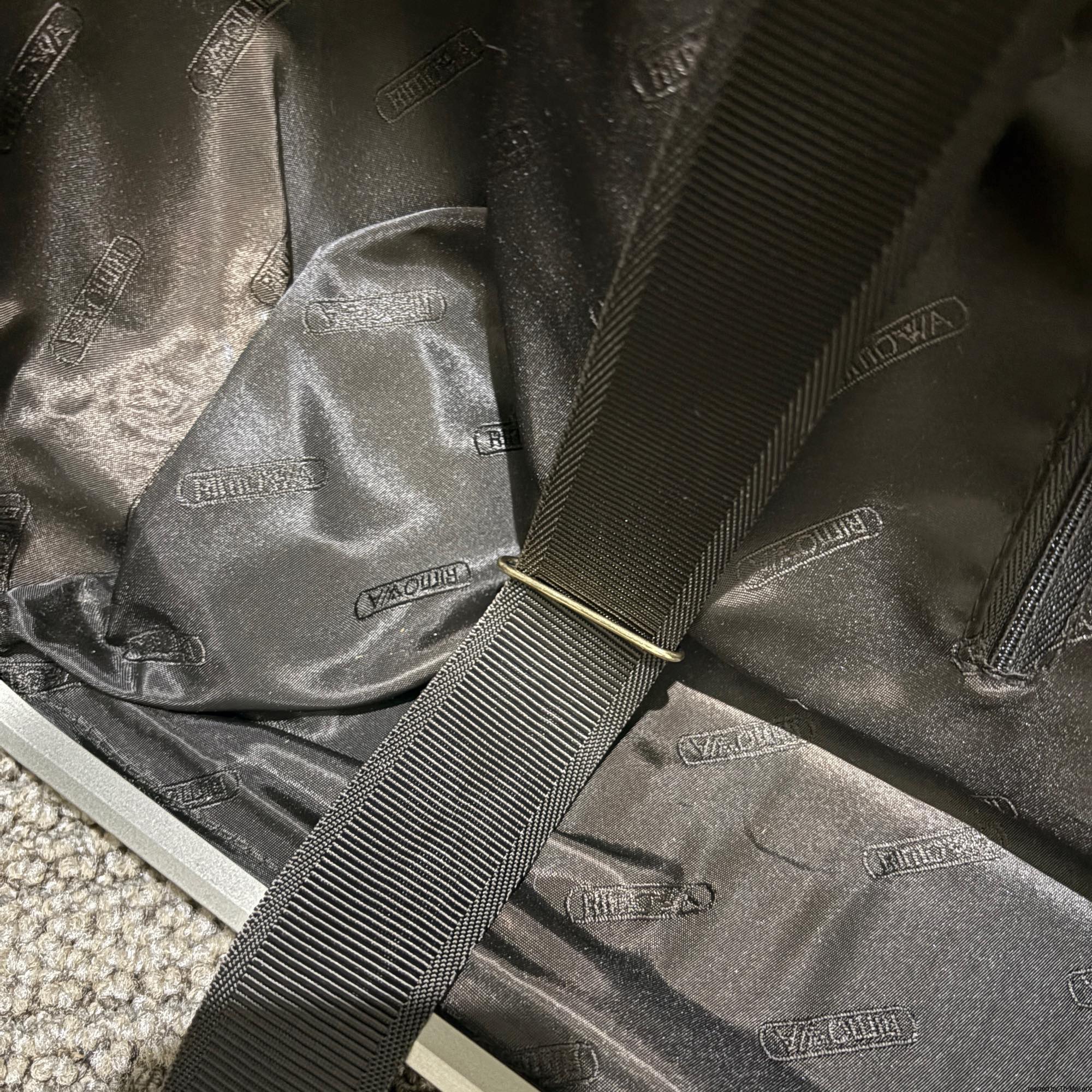 リモワ トパーズ チタニウム(オリジナル) 923.53.03.4 中古商品 34リットル 4輪