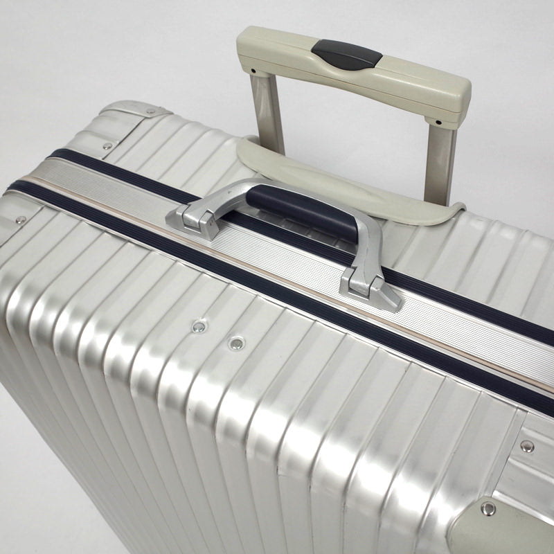 リモワ シルバーインテグラル 中古品 U923.77 104リットル 4輪