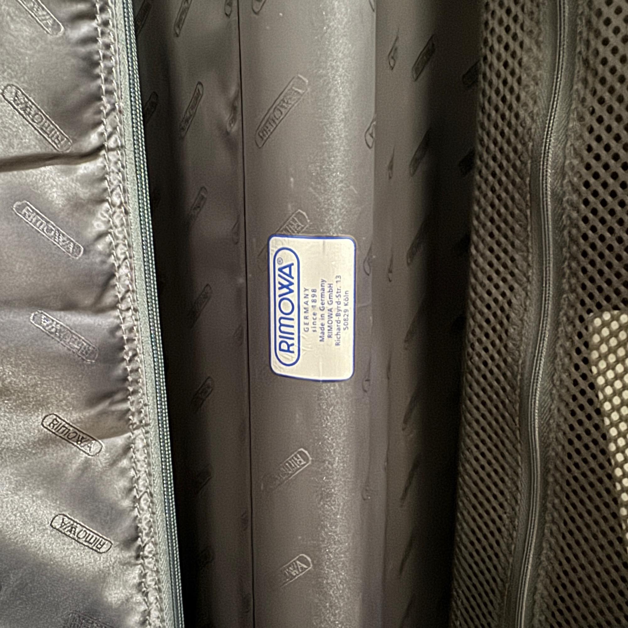 リモワ トパーズ ステレス 924.70.01.4 中古商品 78 リットル 4輪