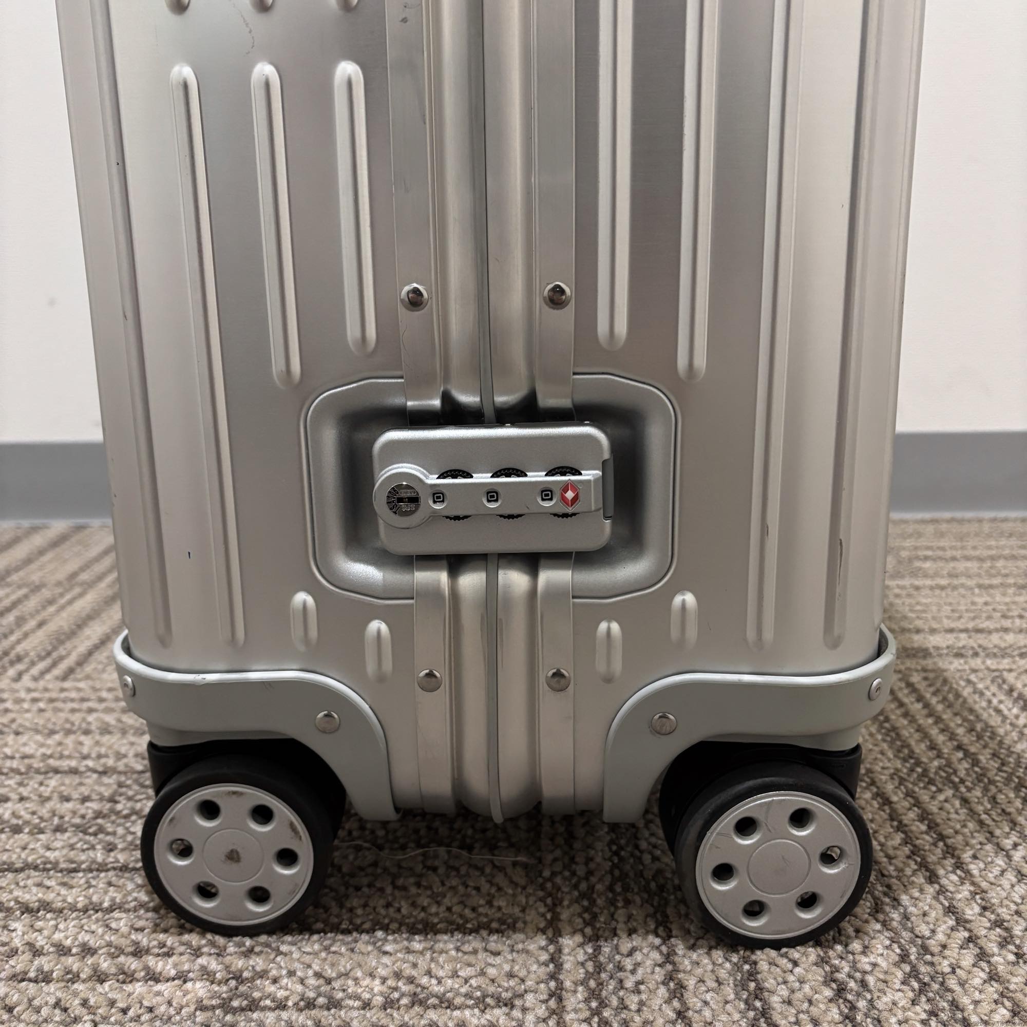 リモワ オリジナル(トパーズ) 924.77.00.4 中古商品 98リットル 4輪