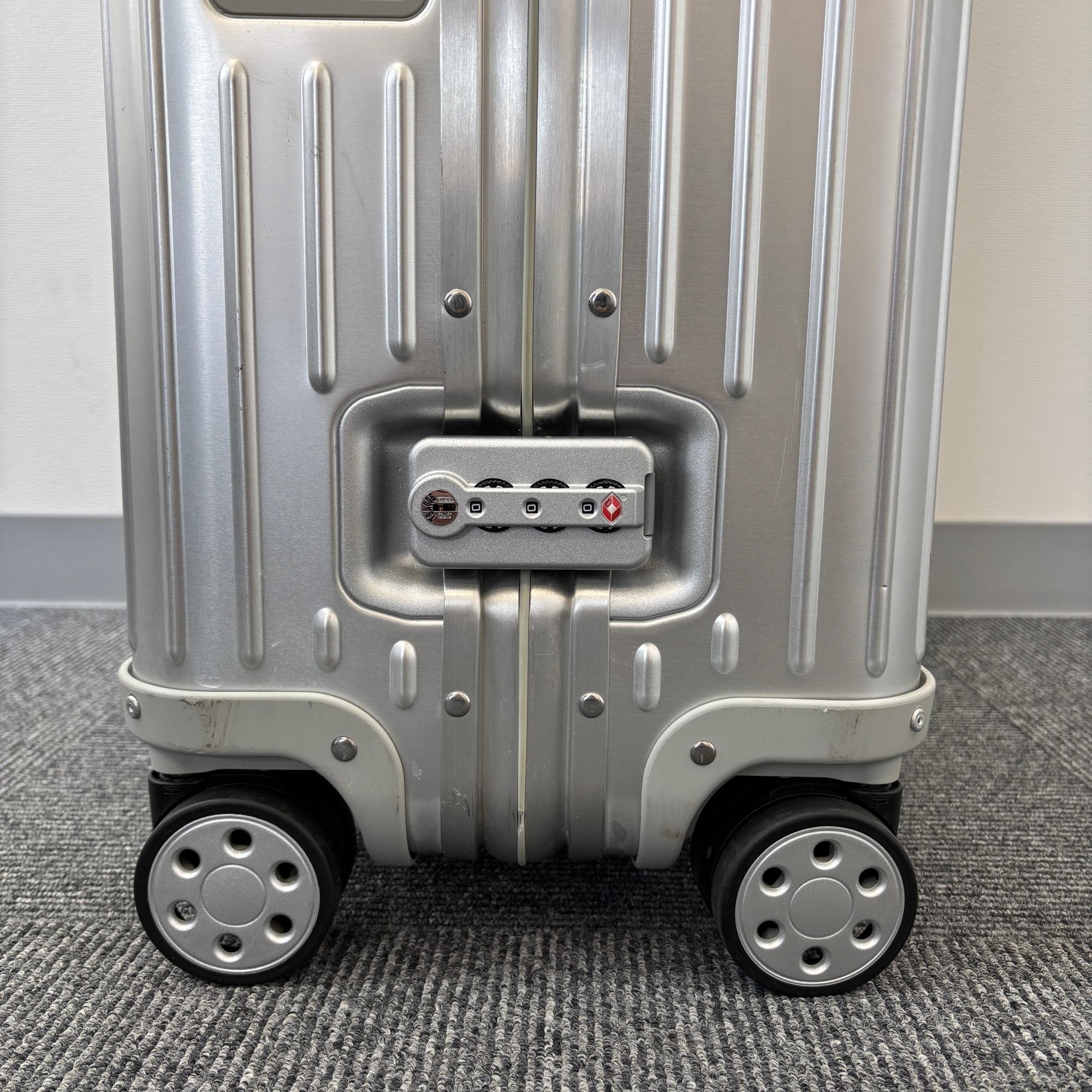 リモワ オリジナル(トパーズ) 電子タグ 中古商品 924.77.00.5 98リットル 4輪