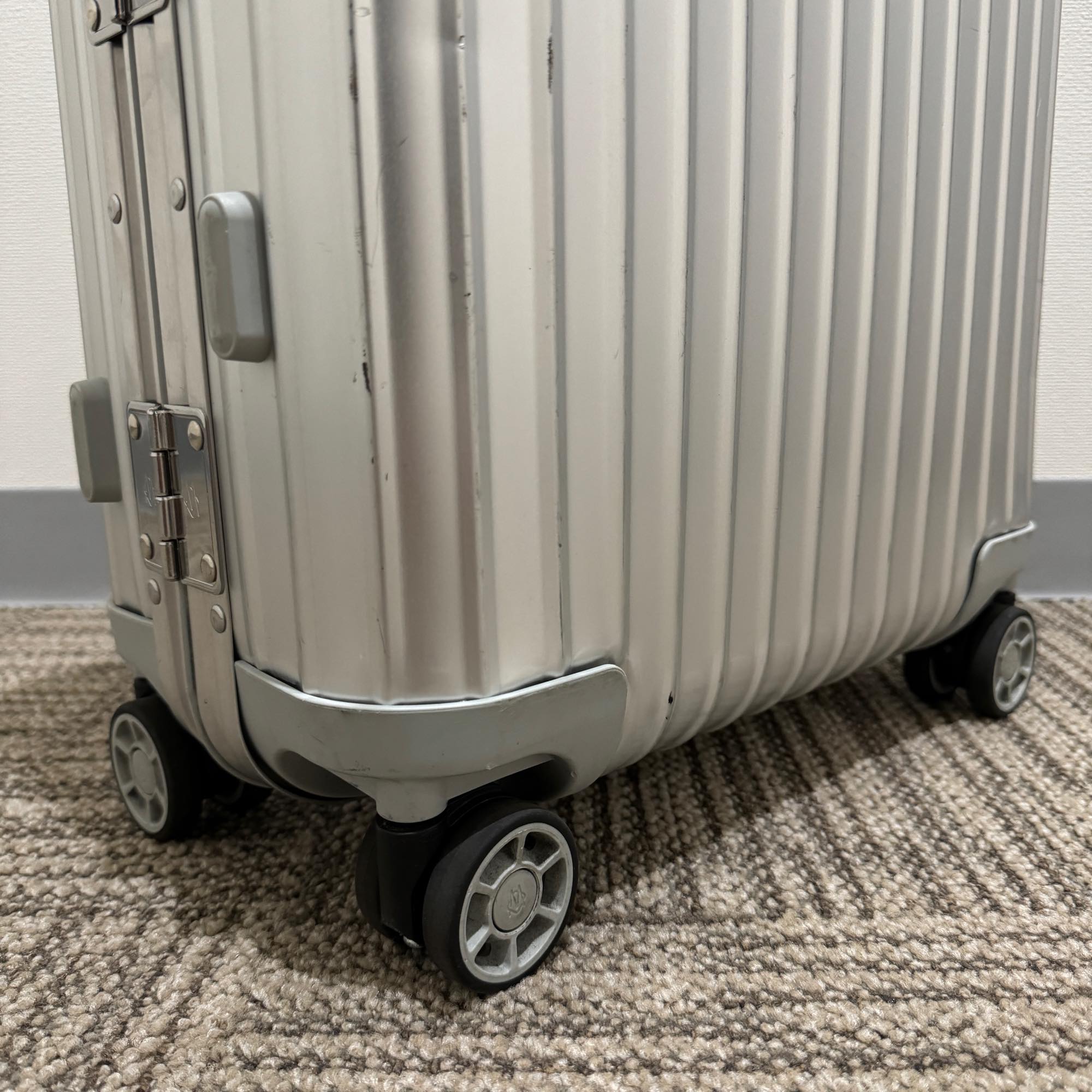 リモワ シルバーインテグラル 925.52 35リットル 中古商品 2輪