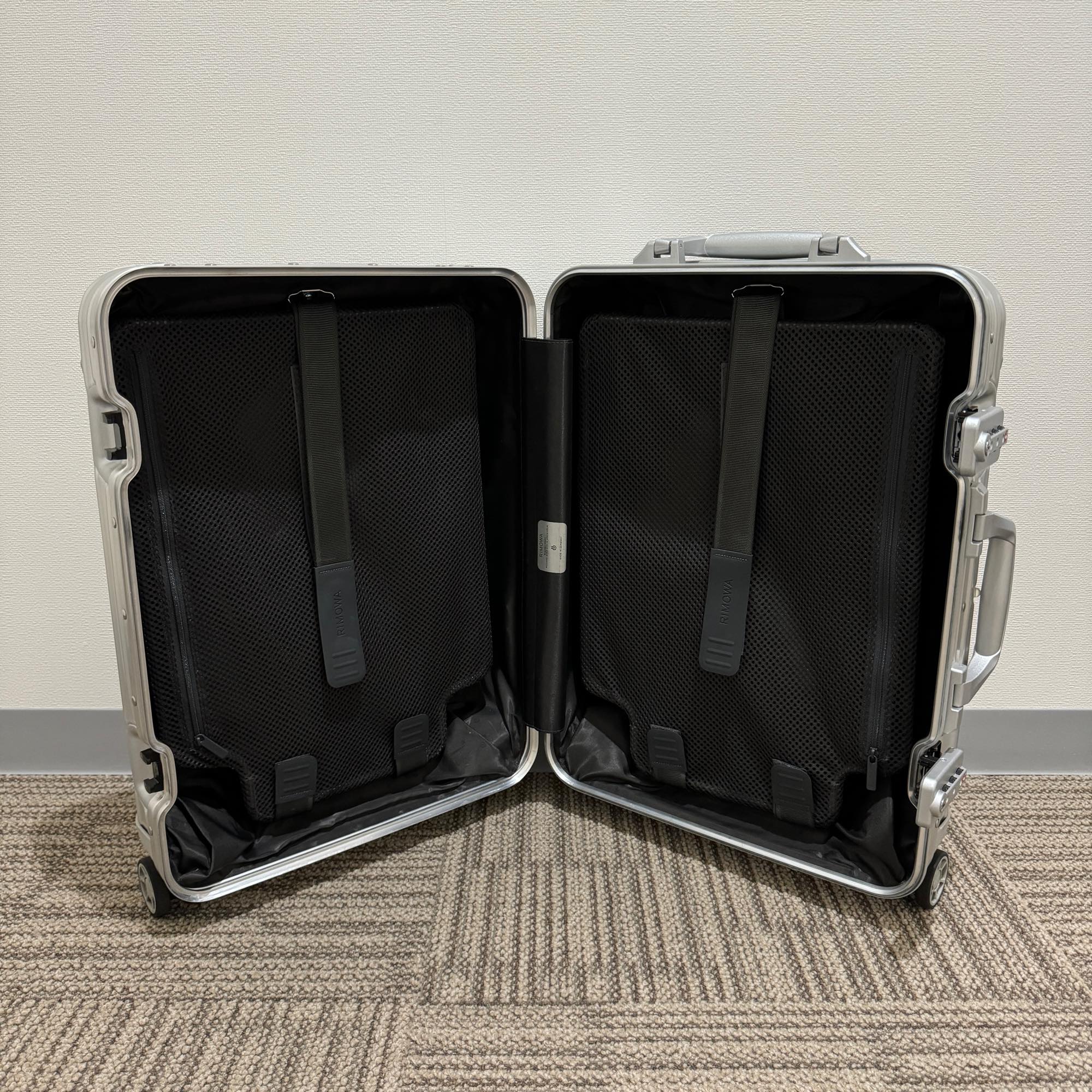 リモワ オリジナル 925.52.00.4 キャビンS 中古商品 32リットル 4輪