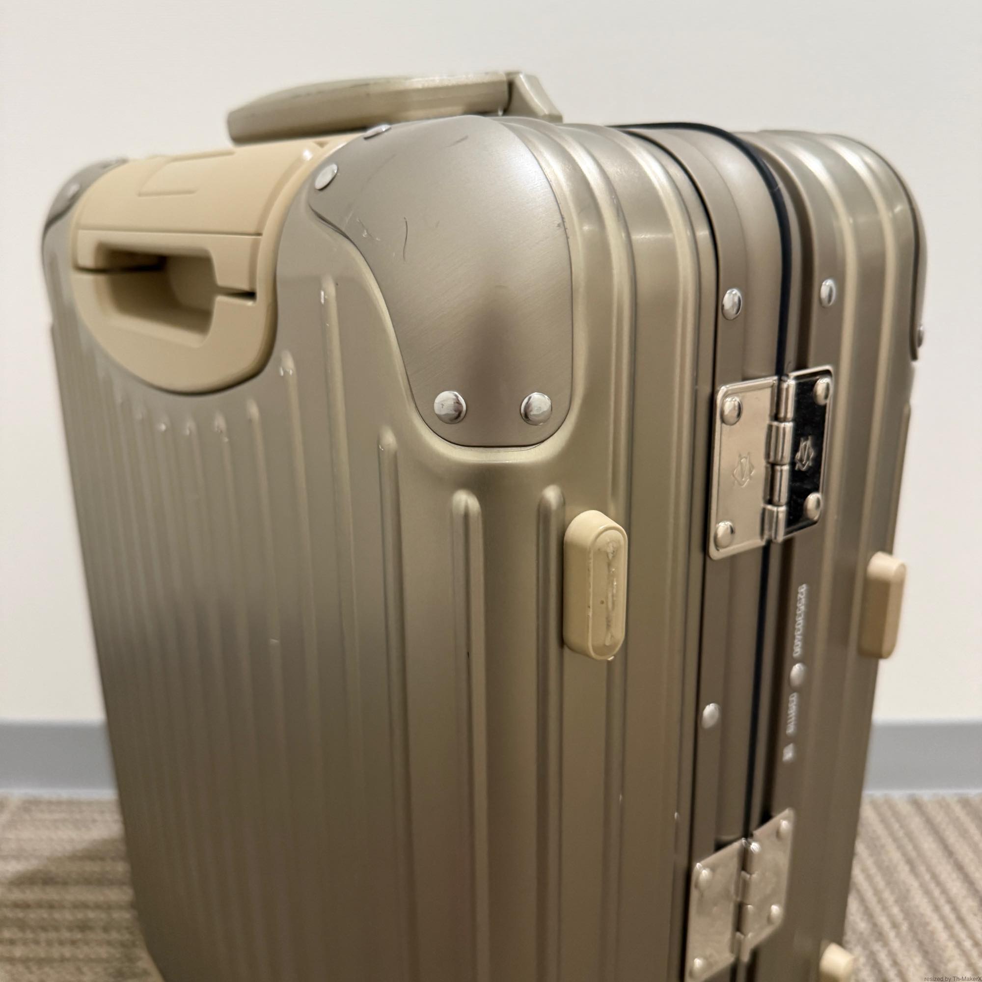 リモワ オリジナル 925.53.04.4 キャビン ゴールド 中古美品 35リットル 4輪