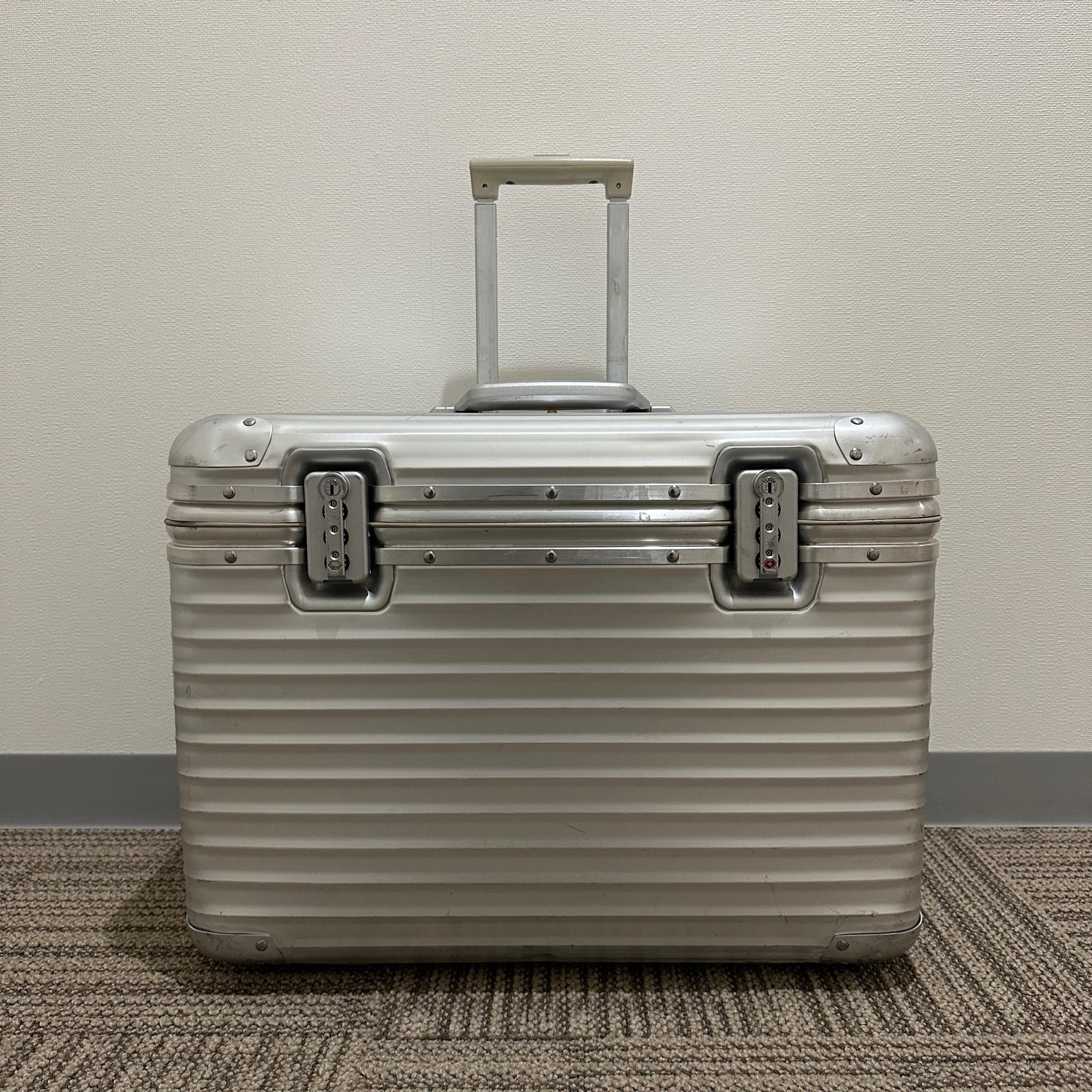 リモワ パイロット 中古商品 928.51 46リットル 2輪