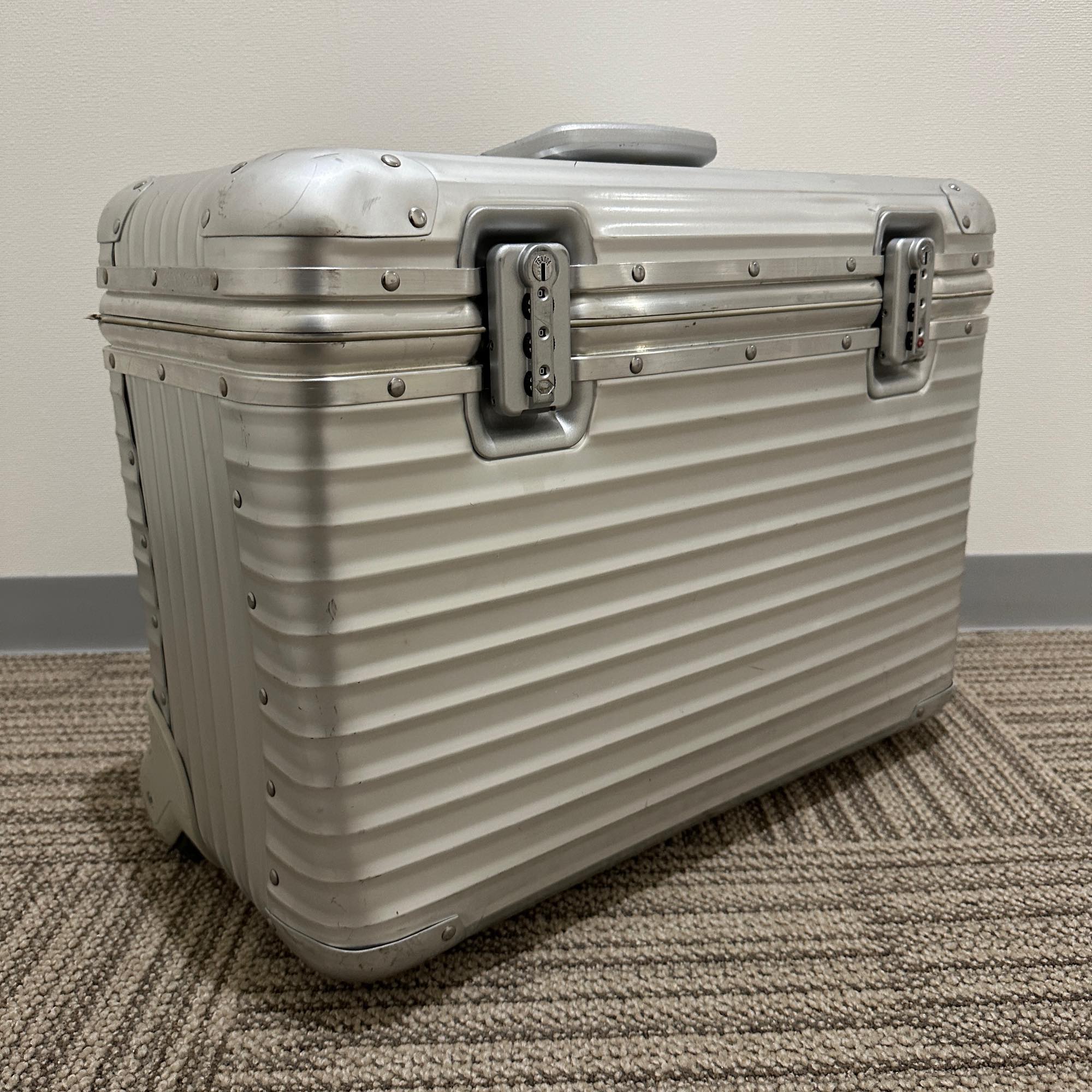 リモワ パイロット 中古商品 928.51 46リットル 2輪
