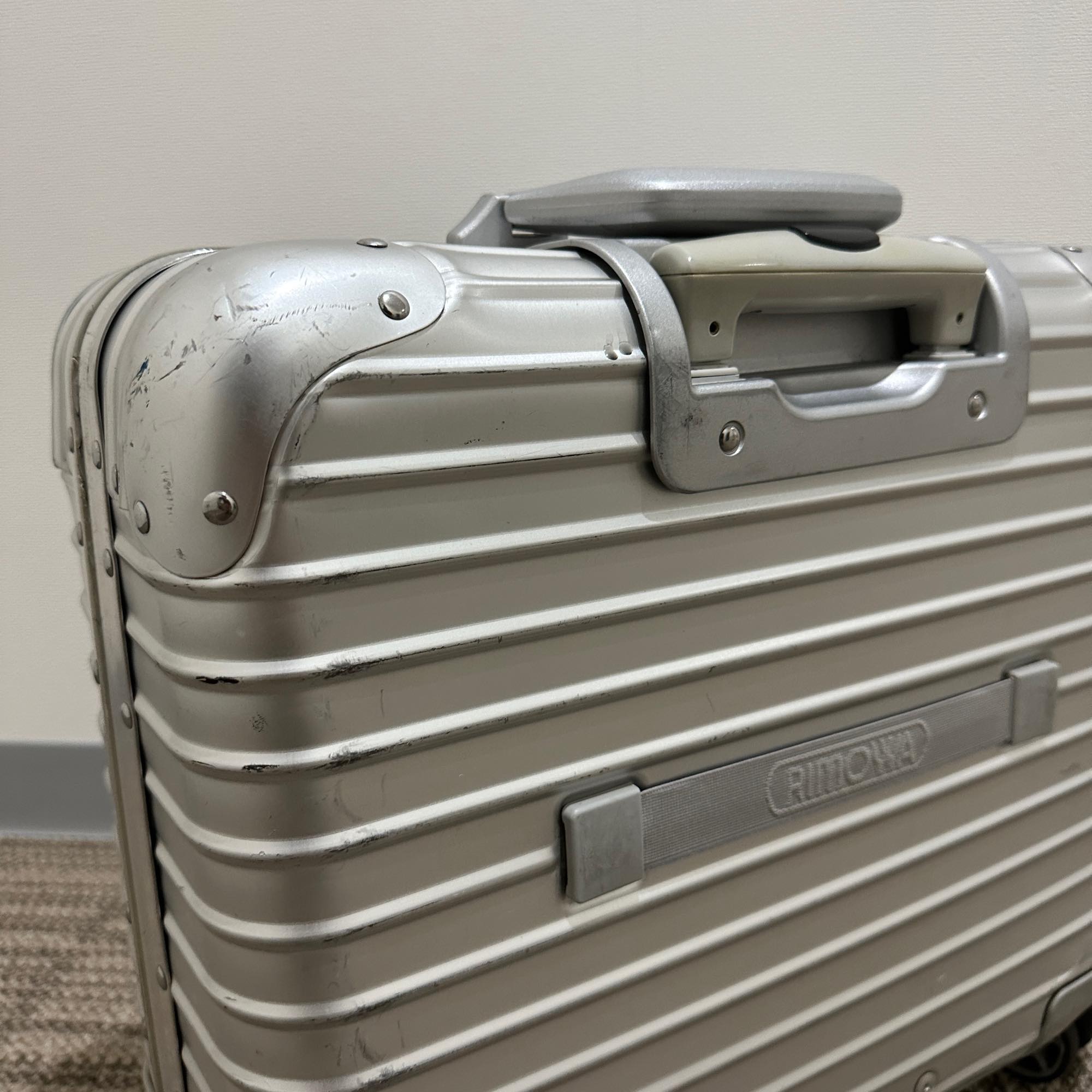リモワ トパーズ トロリー 932.40 中古商品 29リットル 4輪